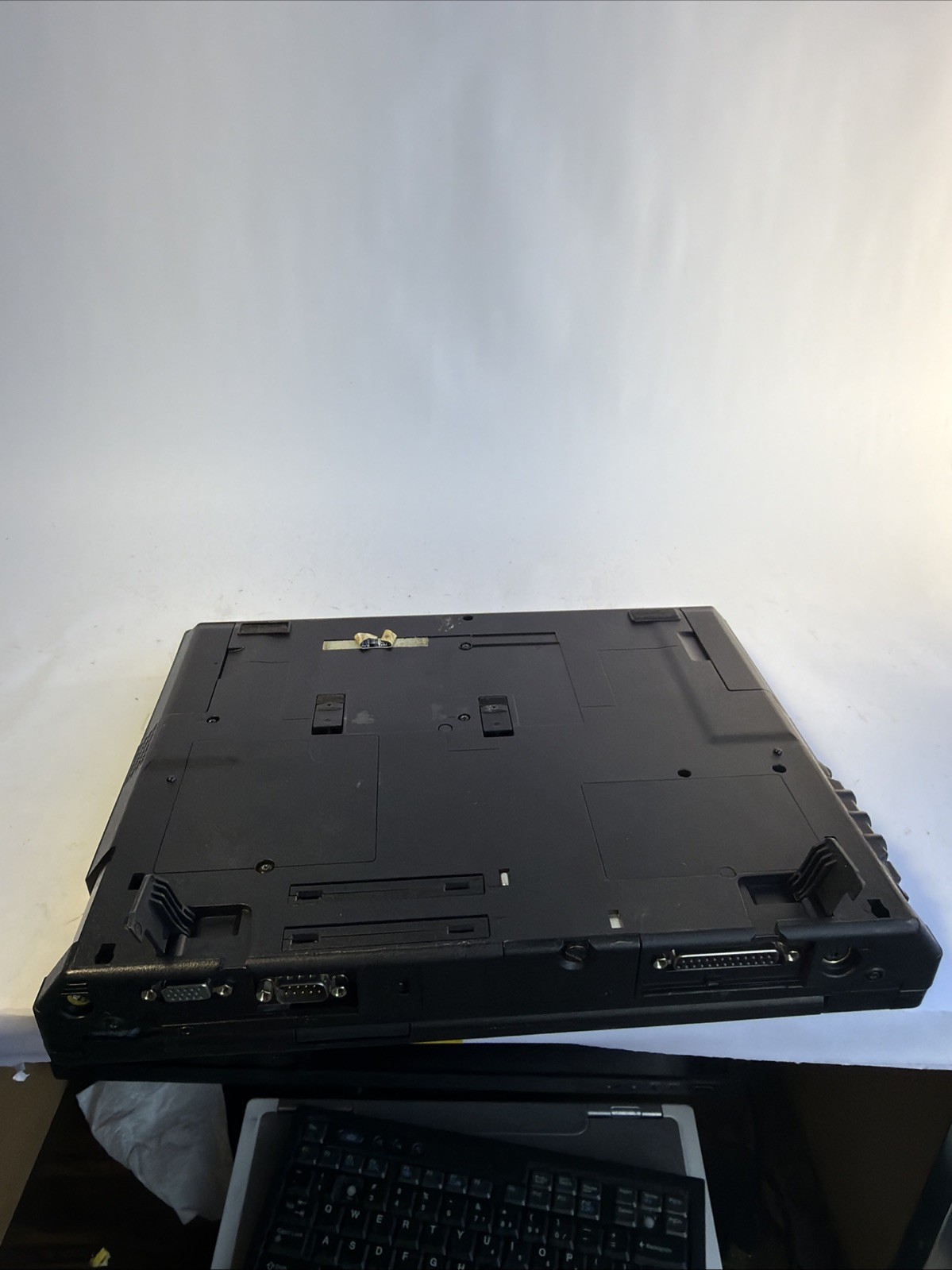VINTAGE 1990s IBM ThinkPad 390 Laptop Pentium II Win 98 SE 3.5 Floppy BAD HINGE