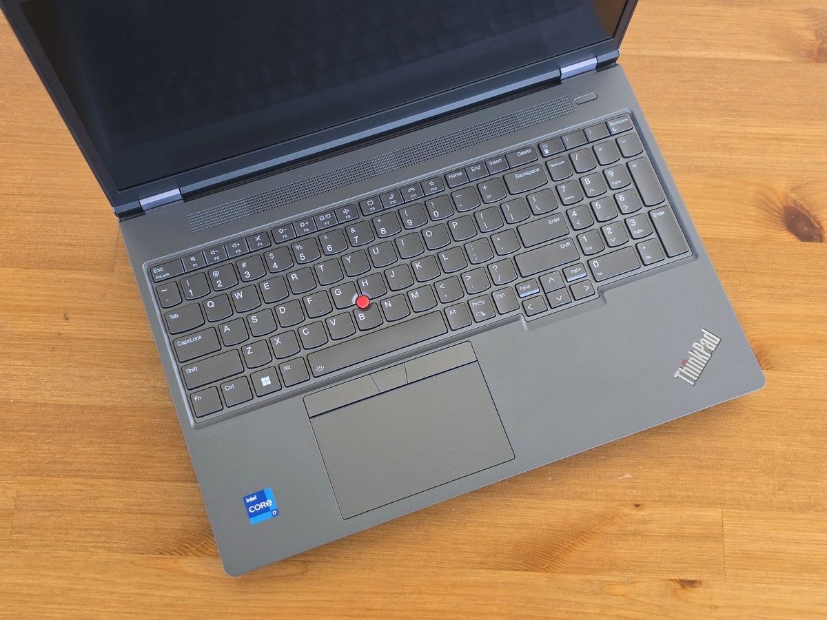 Lenovo ThinkPad P16 Gen 2 i7-13700HX 16″ 2560×1600 32GB RTX 2000 Ada PS