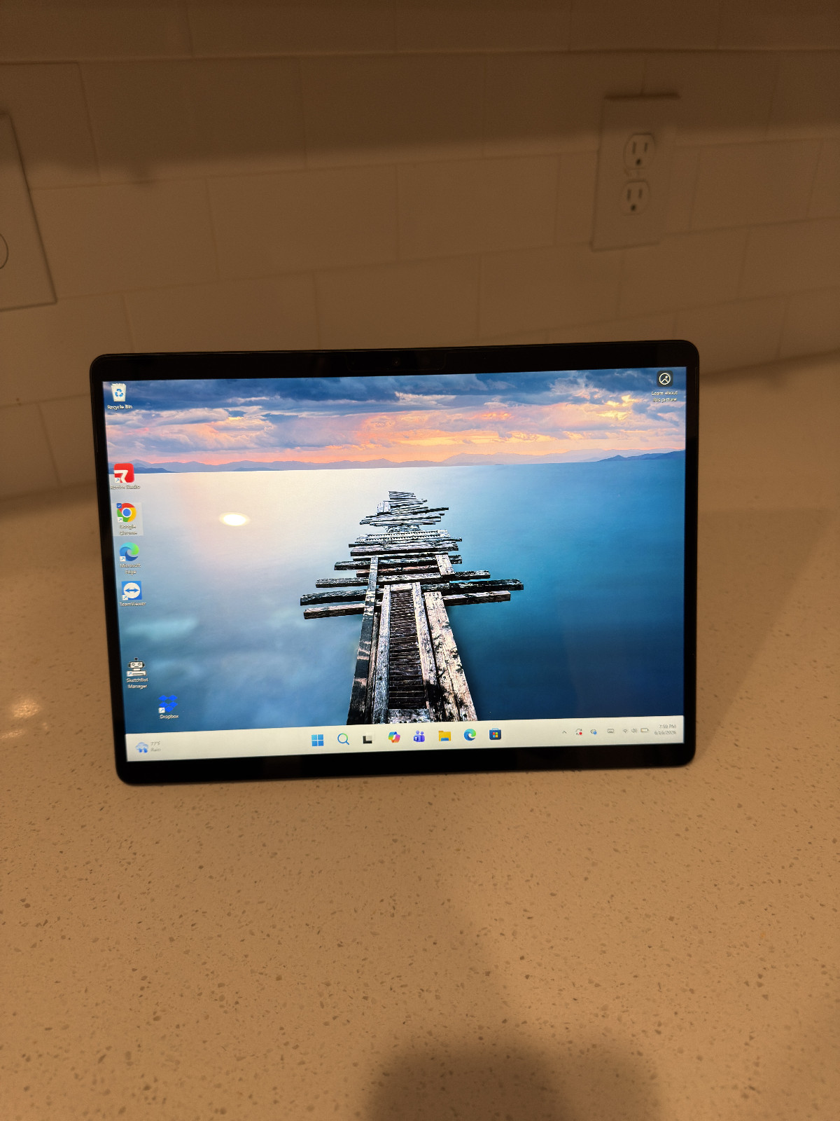 Microsoft Surface Pro 8 i7 16GB RAM 256GB SSD 13” Tablet Windows 11 + Charger