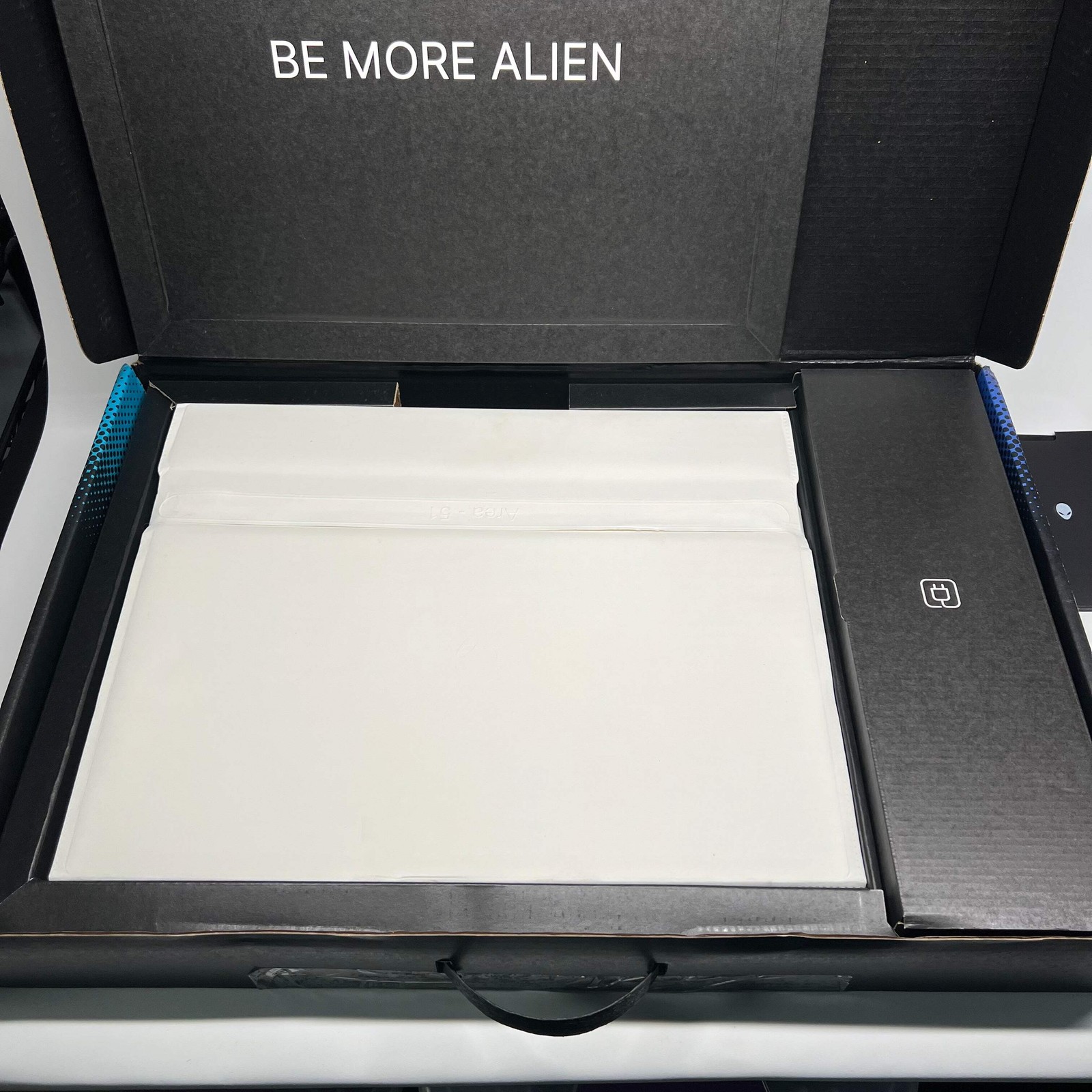 Alienware Area 51 AA18250 18″ Core Ultra 9 275HX 2.7GHz 32GB RAM 2TB SSD