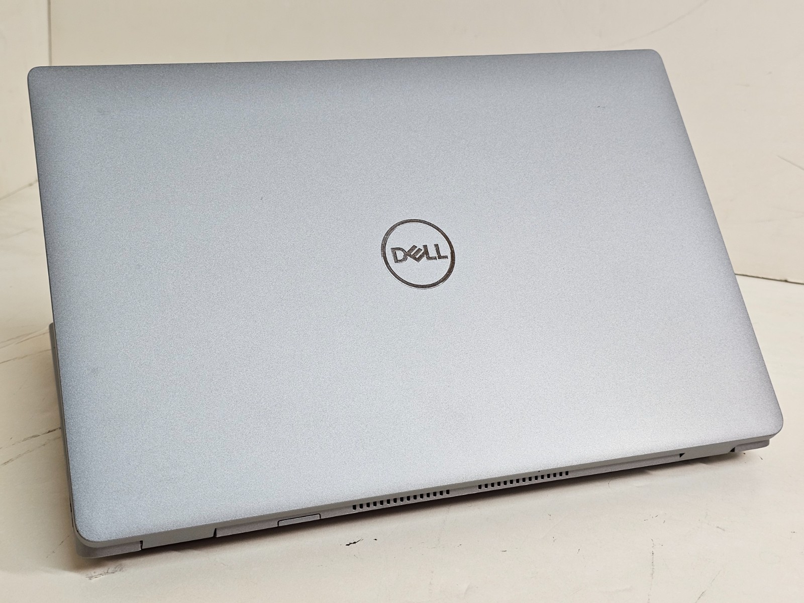 Dell Latitude 5421 Laptop – 2.5 GHz i7-11850H 16GB 512GB SSD Webcam 14″