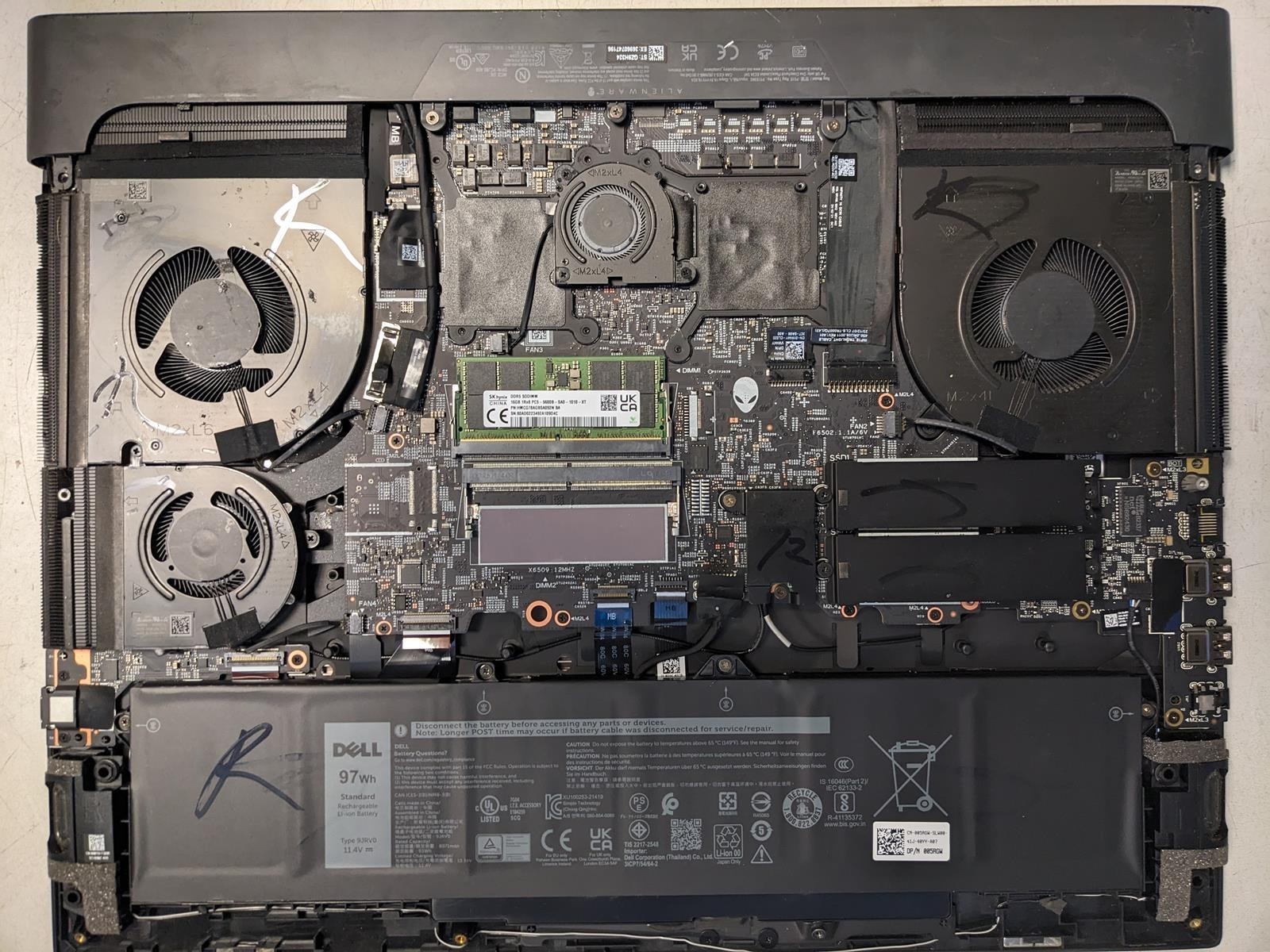 DELL ALIENWARE M18 R1 AMD RYZEN 7 7745HX @ 3.6GHz, 16GB RAM, NO HDD/OS – (PARTS)