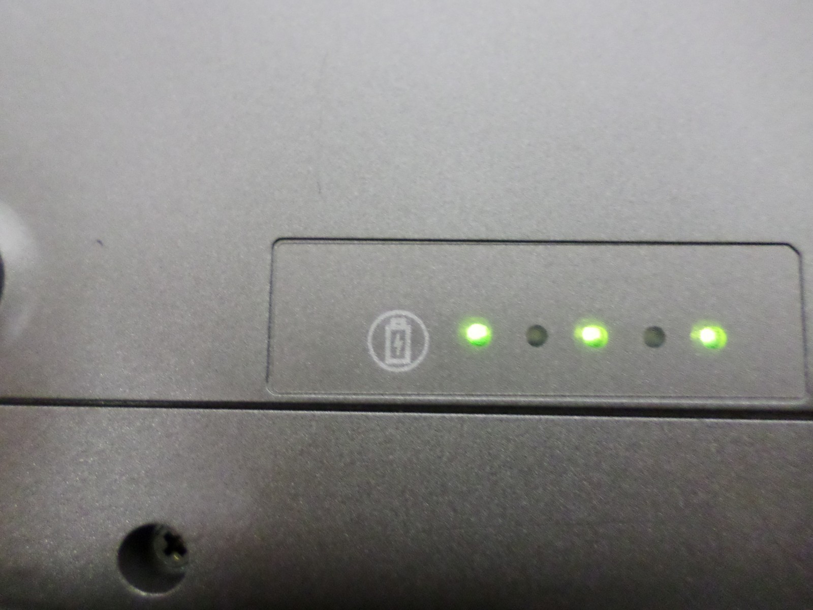 Dell Latitude D520 laptop Core 2 Duo 1.66GHz 1GBRAM 80 GB CD Serial port Wifi