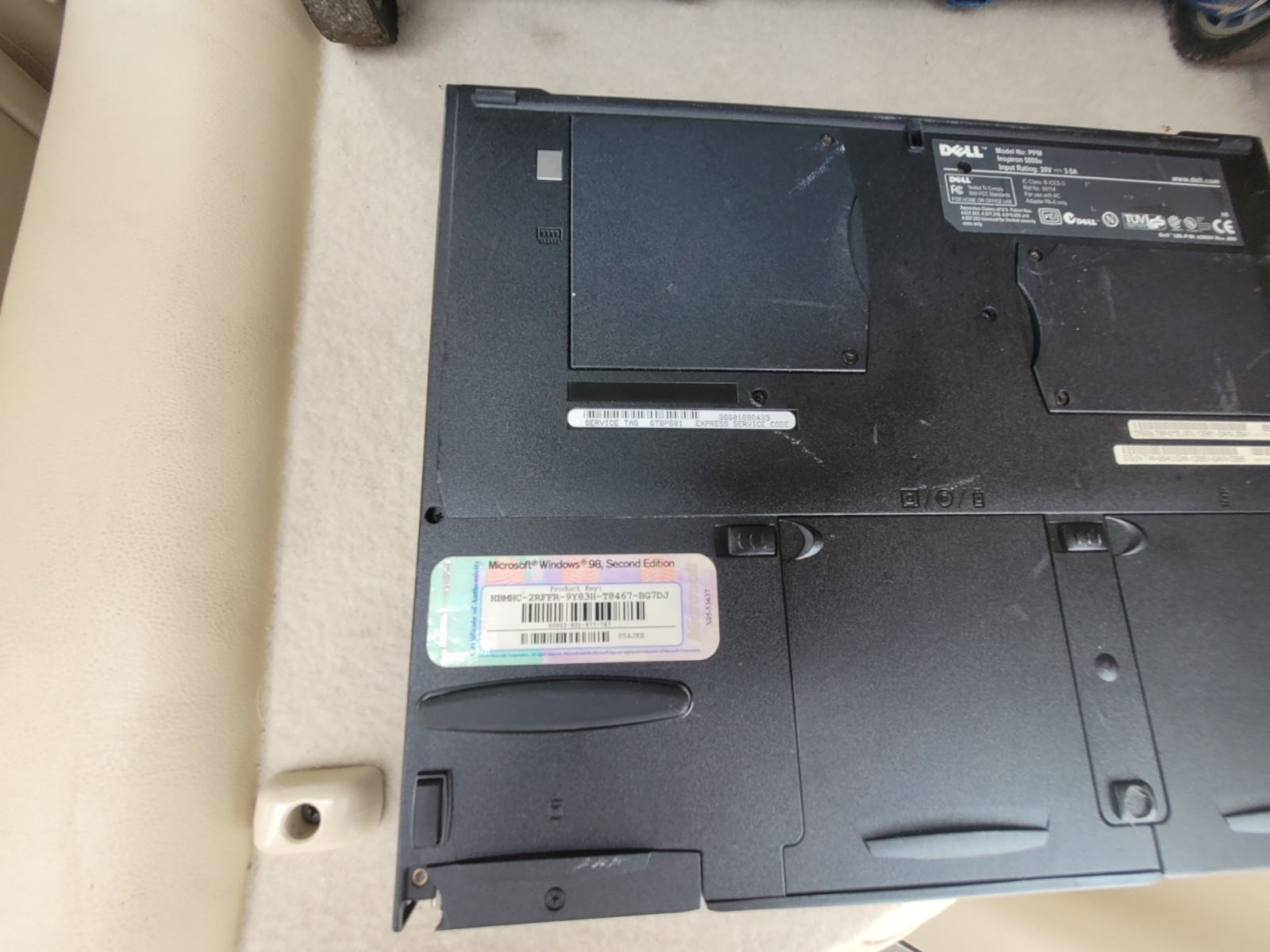 Vintage Dell Inspiron 5000e Laptop P III PPM 700 MHz, 128 MB RAM WinXP