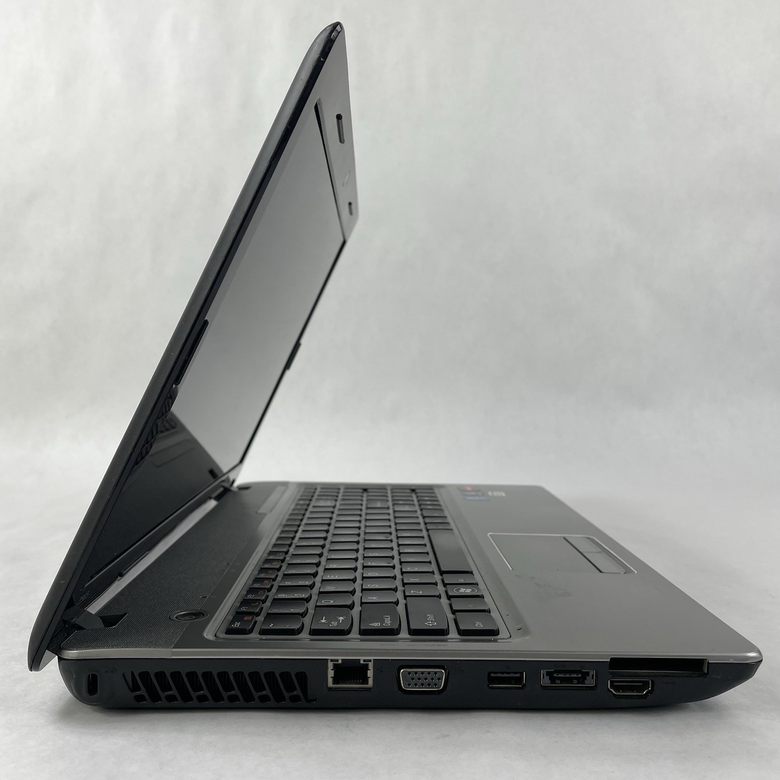 Lenovo IdeaPad Z565 15.6″ AMD Phenom 2 N660 3.0GHz 4GB RAM No SSD/OS/AC/Battery