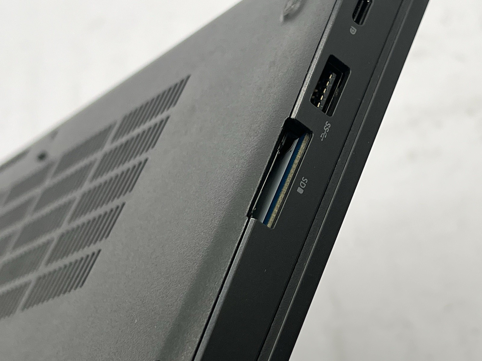 Dell Latitude 5580, i5-6300U CPU, @ 2.40GHz, 8GB RAM, 256GB SSD-No OS/Charger