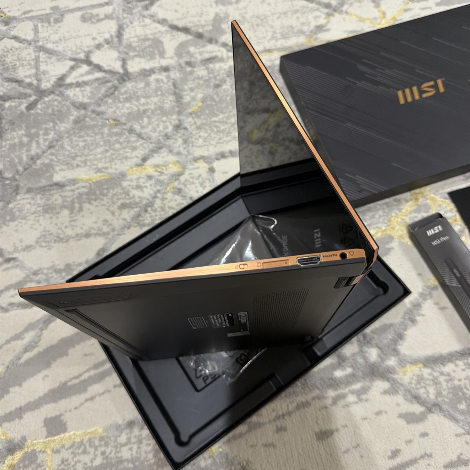 MSI SUME1313243 Summit E13 Flip Evo 13.4″ Touch 2-in-1 Core i5-124p 16GB /512GB