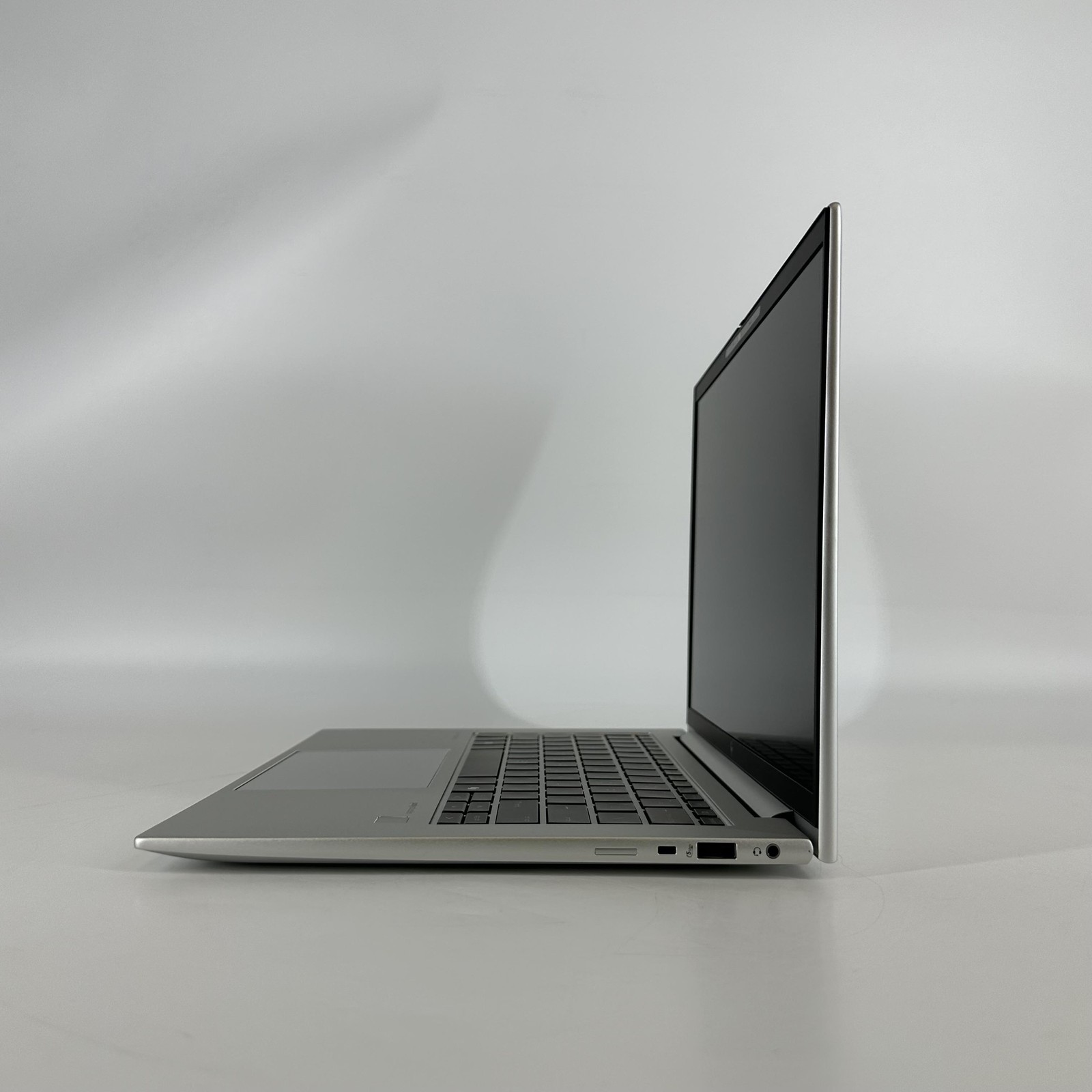 HP Elitebook 845 G11 14 FHD+ 3.3 GHz Ryzen 7 PRO 8840U 32GB 512GB SSD Excellent