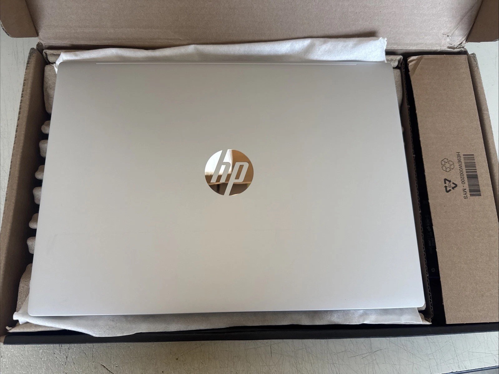 HP OmniBook 5 16-ag1547nr 16″ Copilot+ PC Notebook – AMD Ryzen AI 7 350 – 16 GB