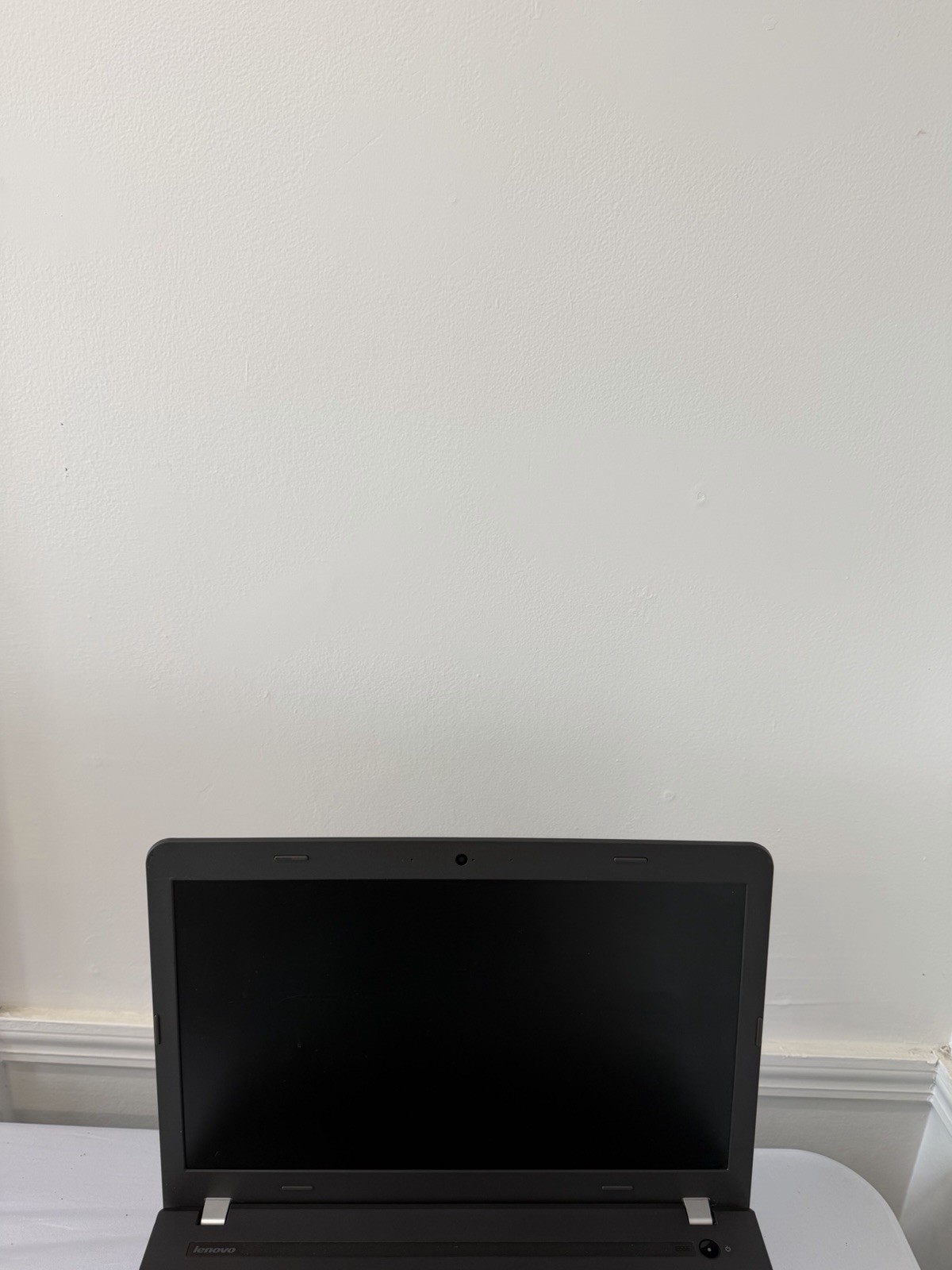 Lenovo Thinkpad E555 Laptop – AMD A10 – Unknown if Screen is Good – Read Des