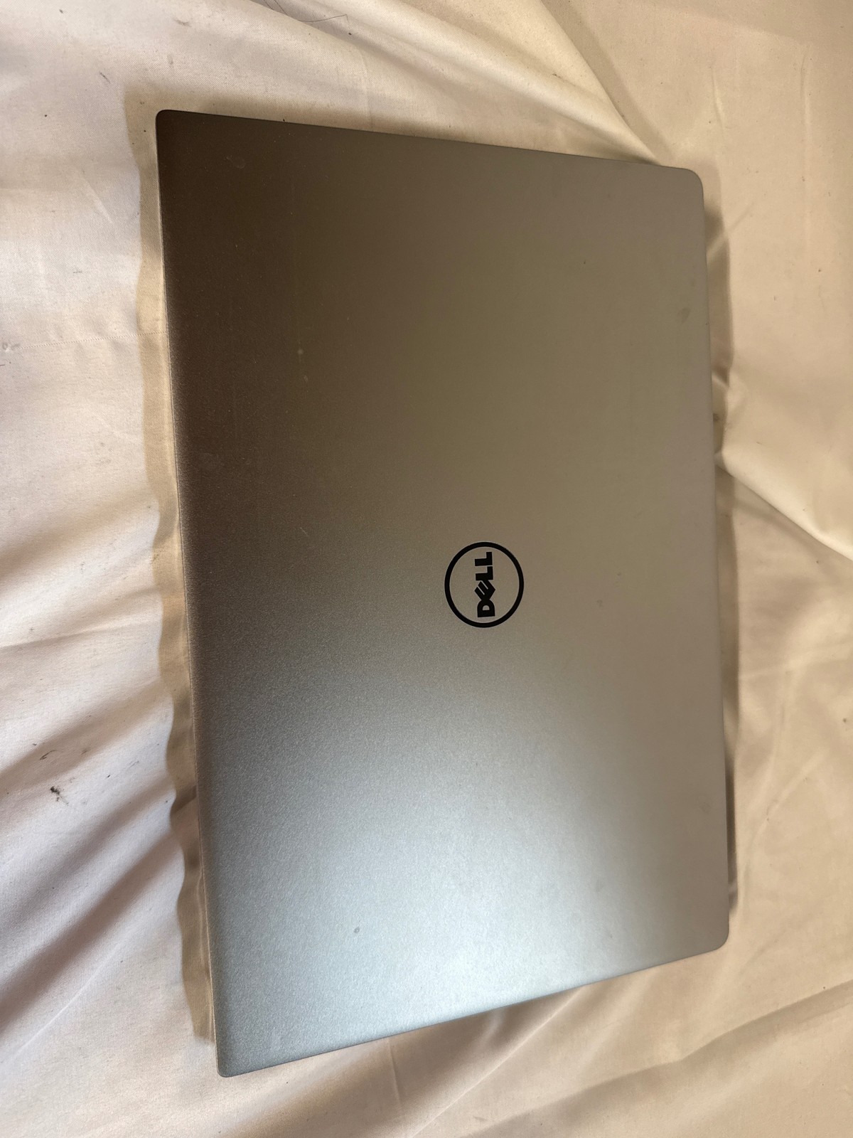 Dell XPS 13 9350 Intel Core i5-6200U 8 GB No Drive 13.3″