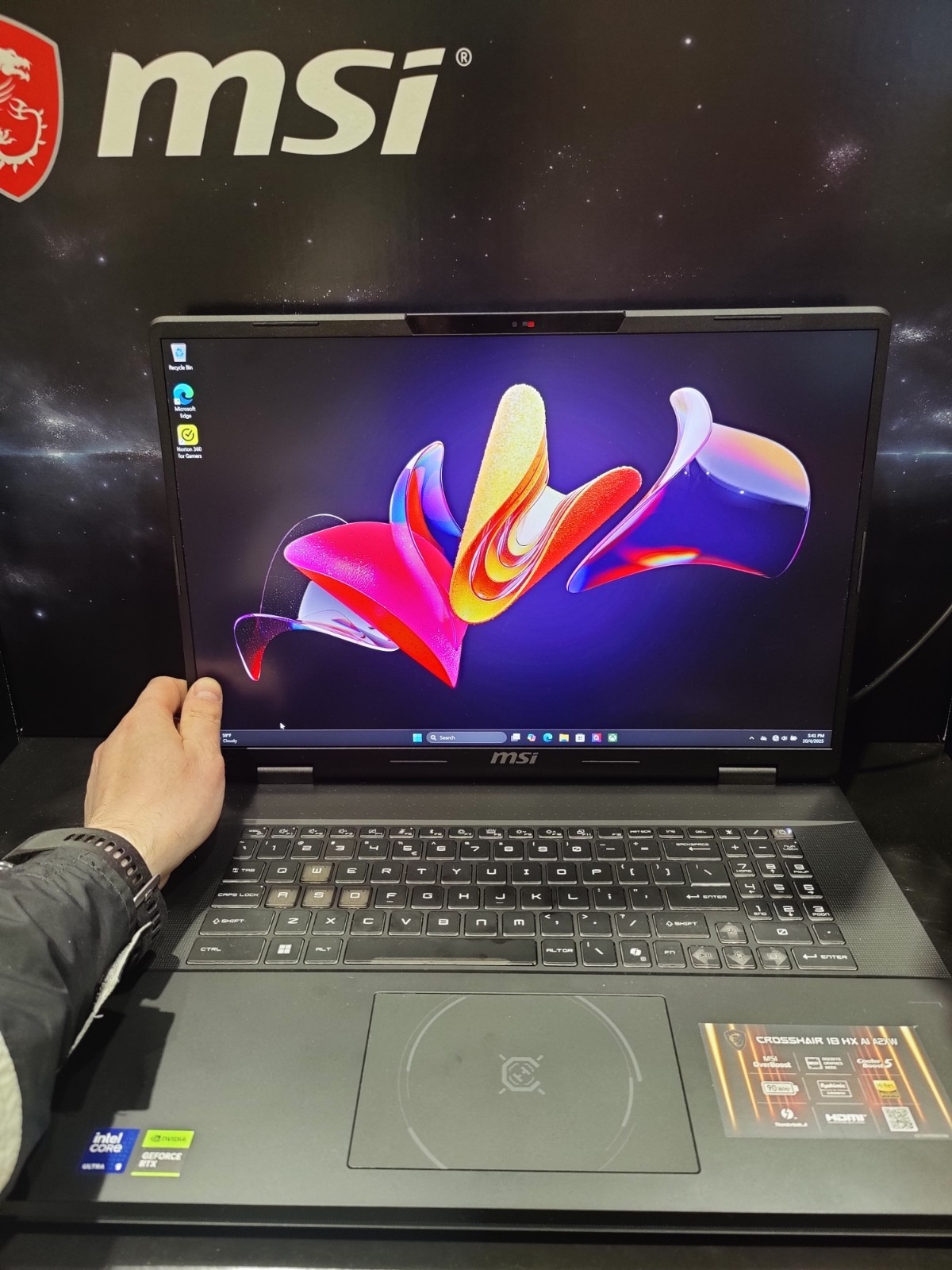 MSI Crosshair 18 HX AI Intel Ultra 9 275HX NVIDIA RTX 5070 32GB RAM 1TB NVMe