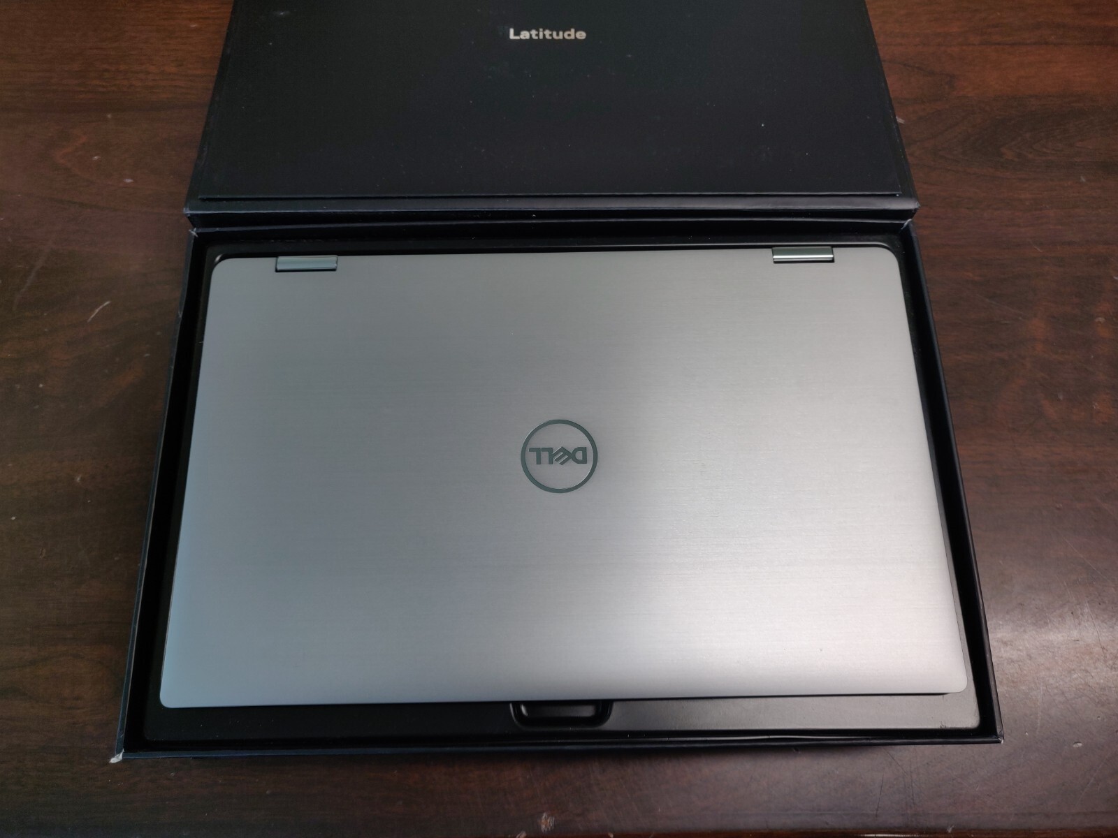 Dell 15″ Latitude 9520 Multi-Touch 2-in-1 Laptop i7-1185G7 16 GB DDR4 512 GB SSD
