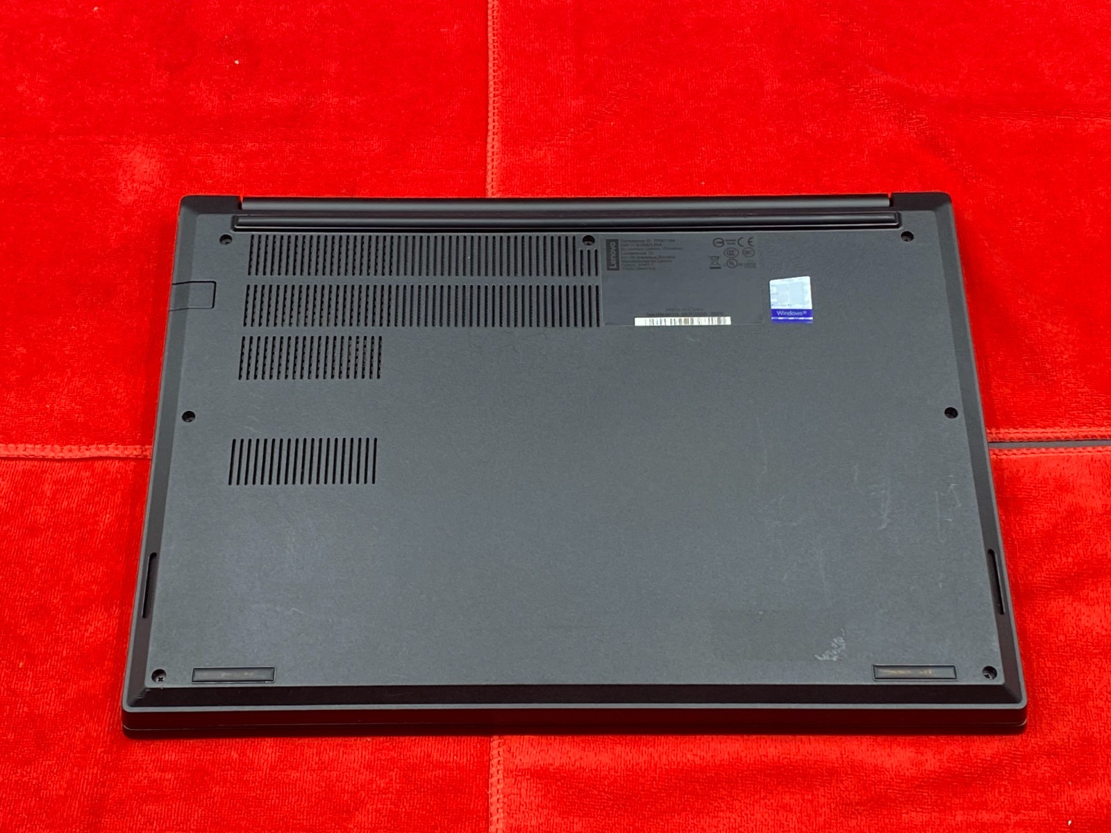LENOVO THINKPAD E14 14″ FHD i5-10210U 8GB RAM 256GB SSD WINDOWS 11 BATTERY 84%