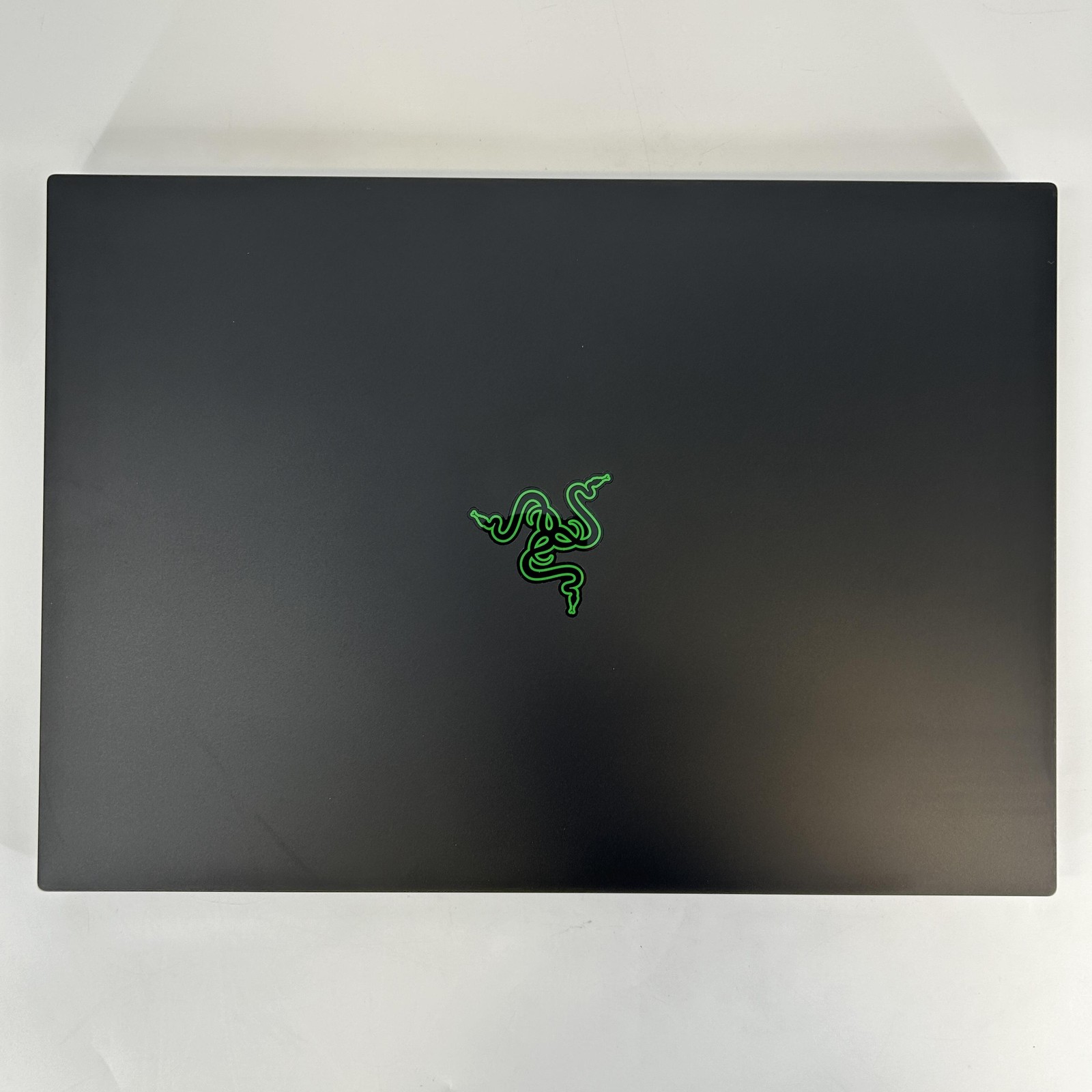 Razer Blade 16 240Hz QHD+ 2025 2.0 GHz Ryzen AI 9 HX 370 32GB 2TB SSD RTX 5090