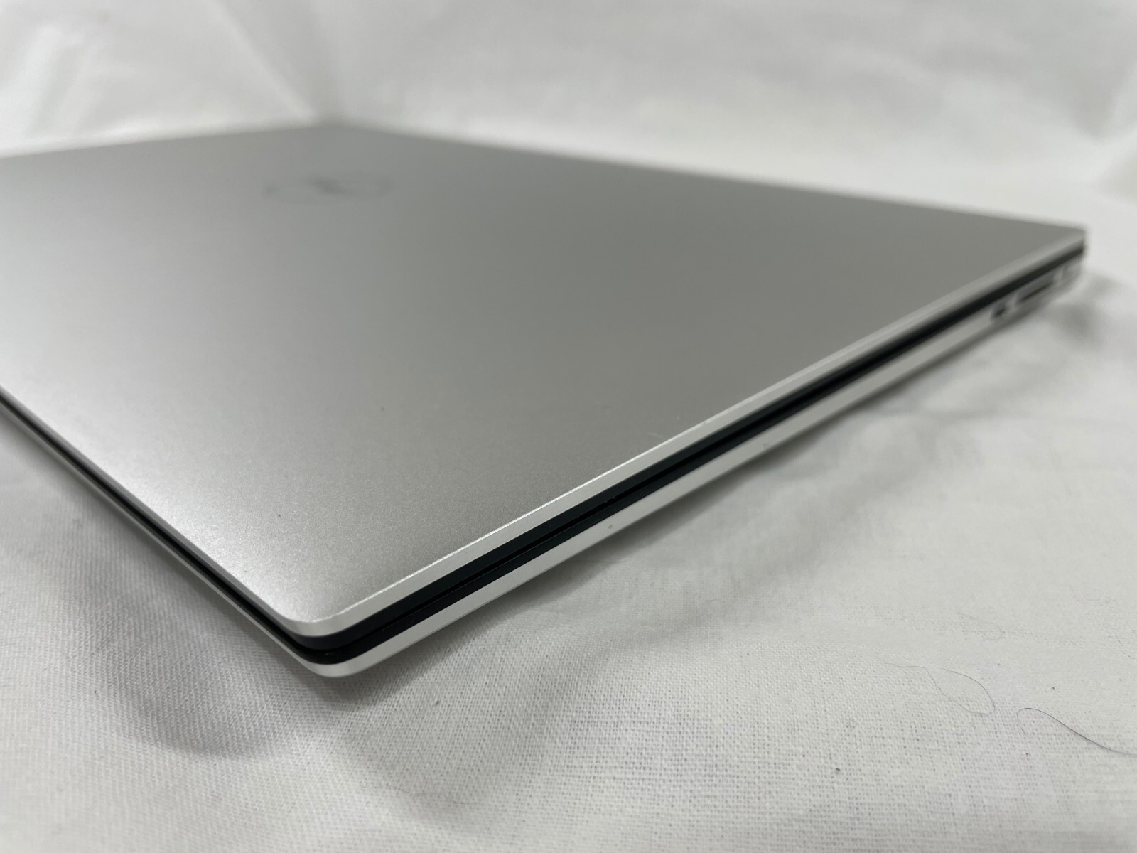 Dell XPS 15 9500 UHD+ TOUCH i7-10750H 32GB 1TB SSD 15.6″ GTX 1650 W10P Grade A