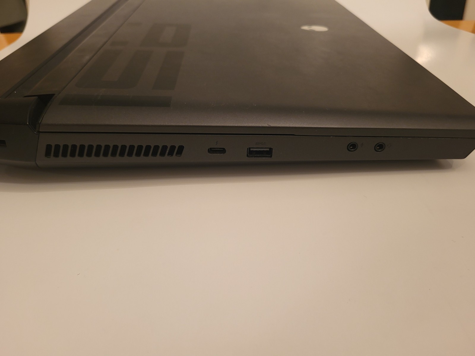 Alienware Area-51m laptop i9-9900 3.1GHz 16GB ram 1TB HDD 500GB SSD RTX 2070