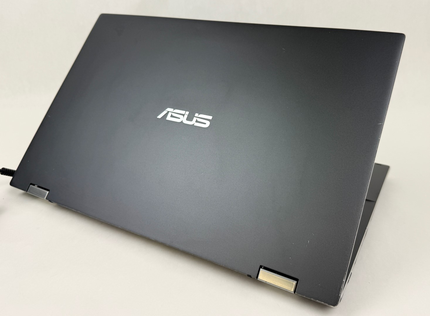 ASUS ZenBook Flip 15 15.6″ Touch i7-1165G7 16GB 1TB GTX 1650Ti W11H – Read Issue