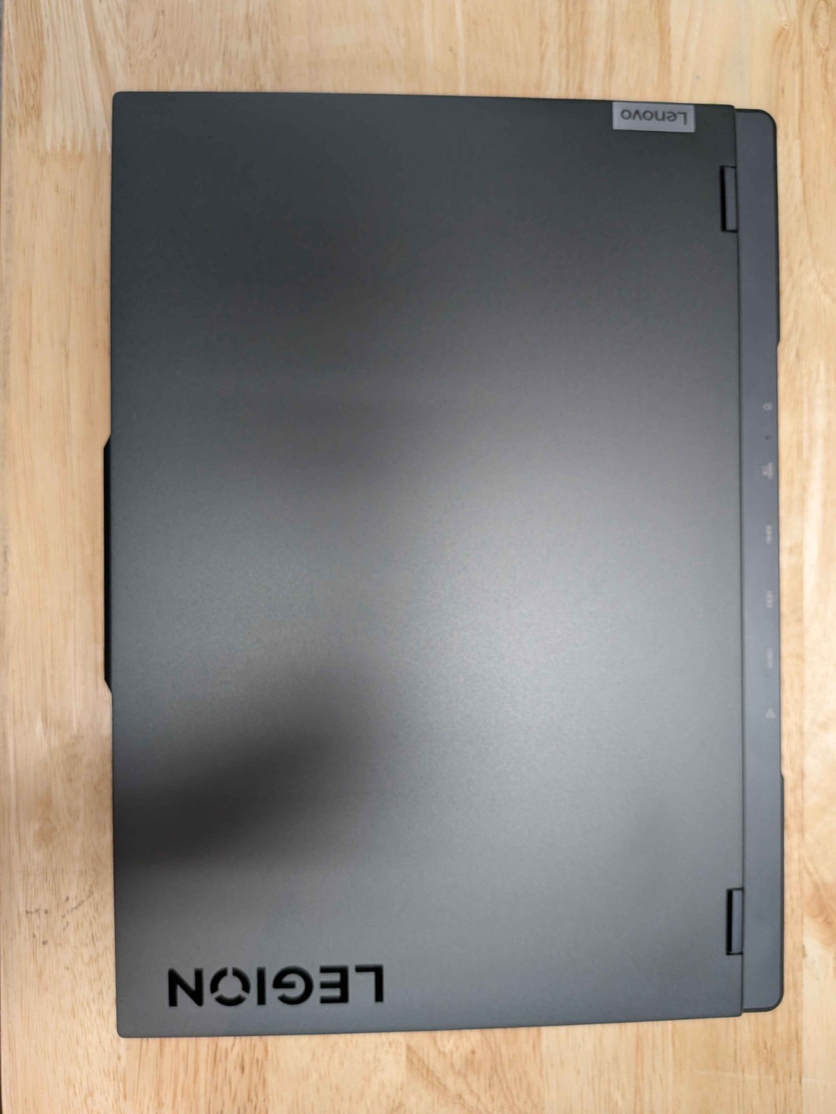 Lenovo Legion Pro 7 16IRX8H 16″ i9-13900HX RTX 4080 32GB 1TB W11 Gray