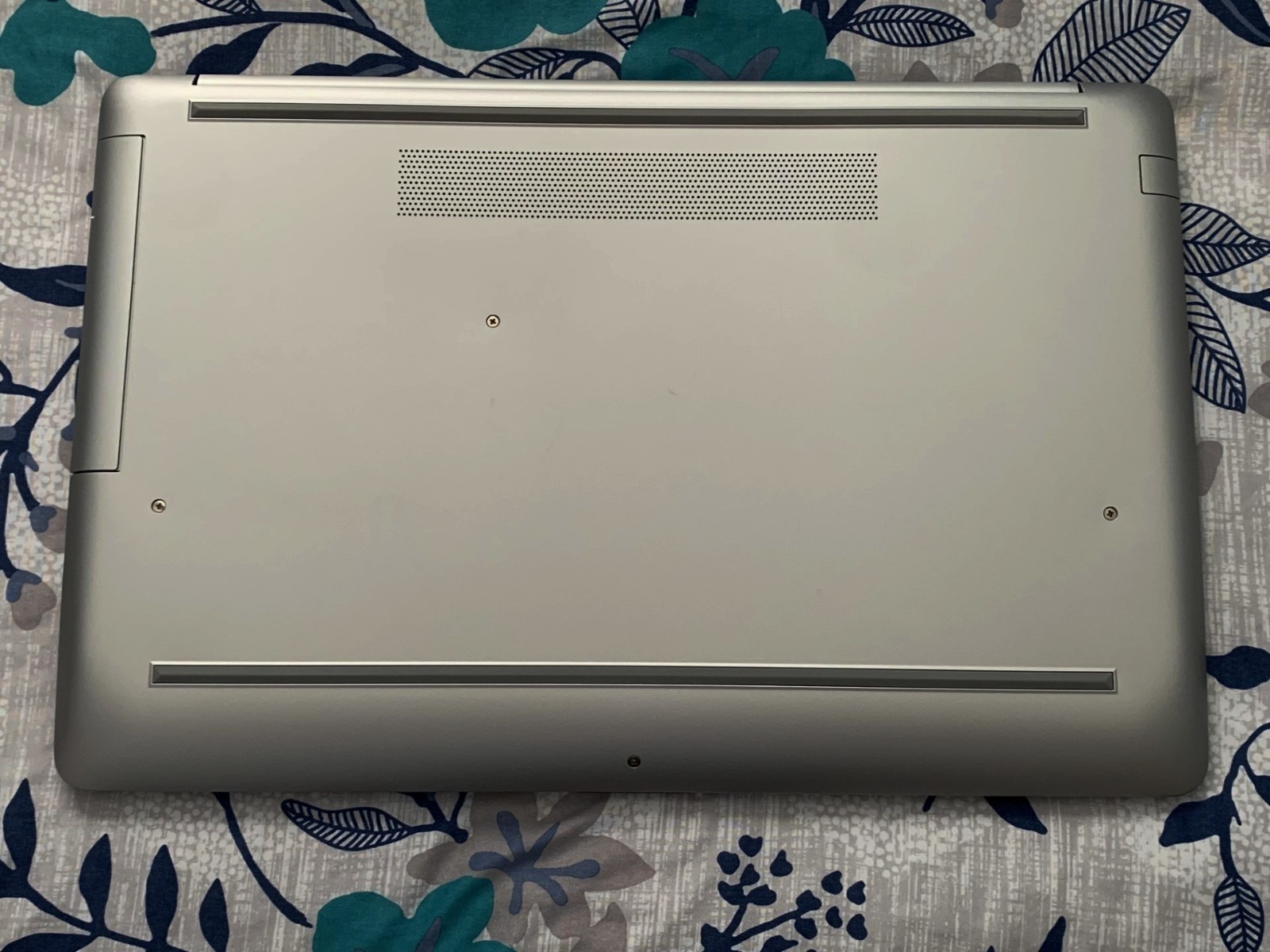 HP 17-ca1007cy AMD Ryzen™ 7 3700U with Radeon 10 1TB NVMe+1TB HDD 16GB MEM WIN11