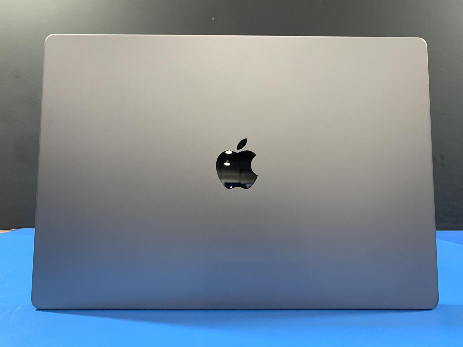 Apple MacBook Pro A2485 16″ M1 Max 32GB LPDDR5 1TB SSD macOS Sequoia