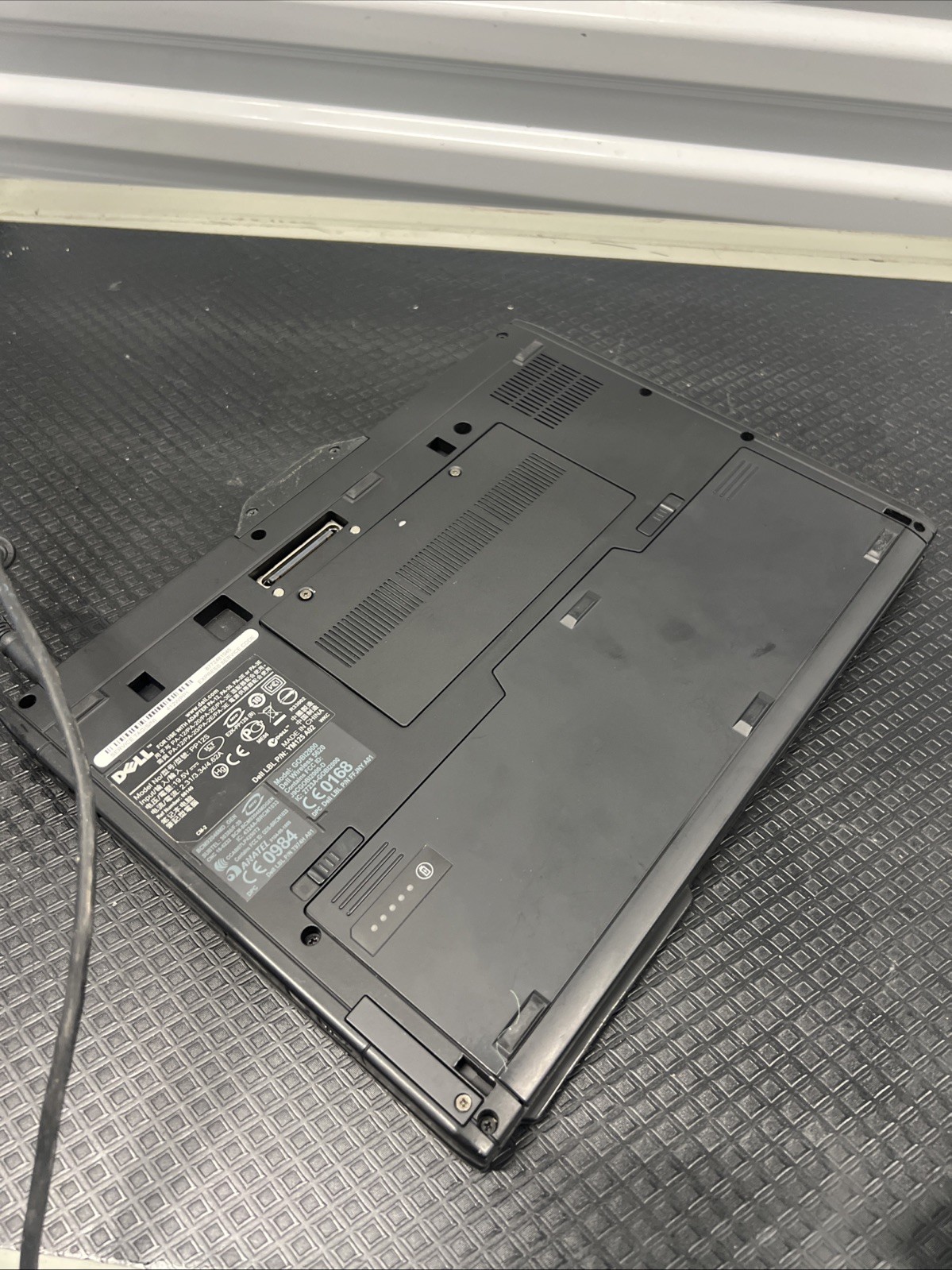 Dell Latitude XT2 12.1″ Core 2 Duo U9400 1.4Ghz 1 GB RAM NO DRIVE 2-in-1 AS IS!!