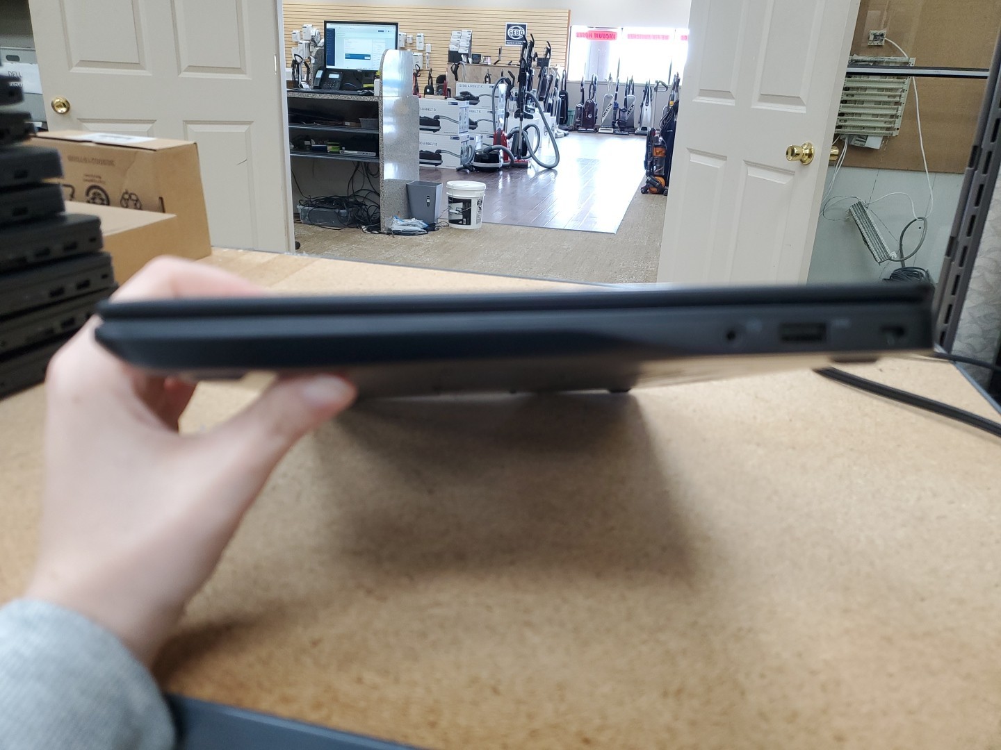 DELL Latitude E7450 14″ Intel Core i5-5300U 8GB RAM 256gb SSD W11P 042926-7