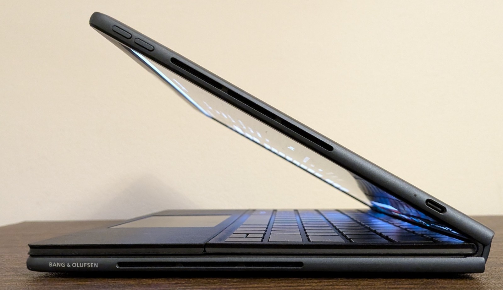 *READ* HP Spectre 3-in-1 17″ 2.5K Foldable OLED (Core i7-1250U, 16GB/1TB SSD)