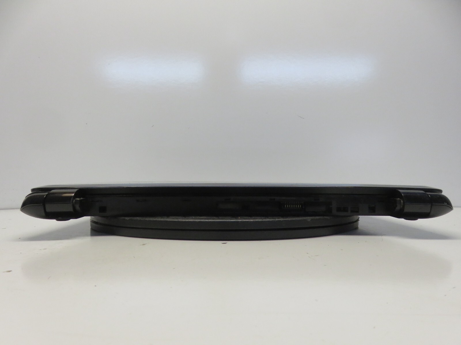 HP 15 Intel Pentium N3520 2.16GHz 4 GB NO HDD No Batt READ