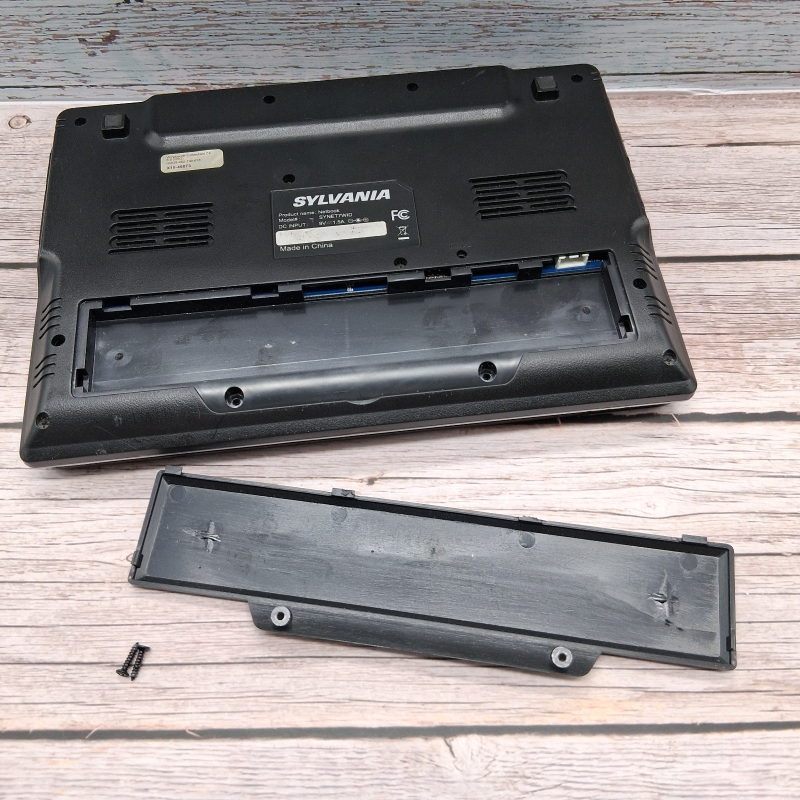Sylvania 7″ SYNET7WID NetBook Windows Embedded CE Computer “For Parts or Repair”