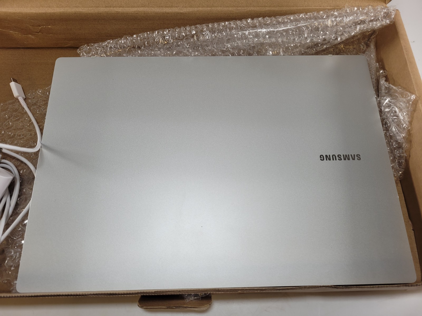 Samsung Galaxy Book Go 14″ Laptop 5G NP545XLA-KA2VZ 8GB 256GB Win 11