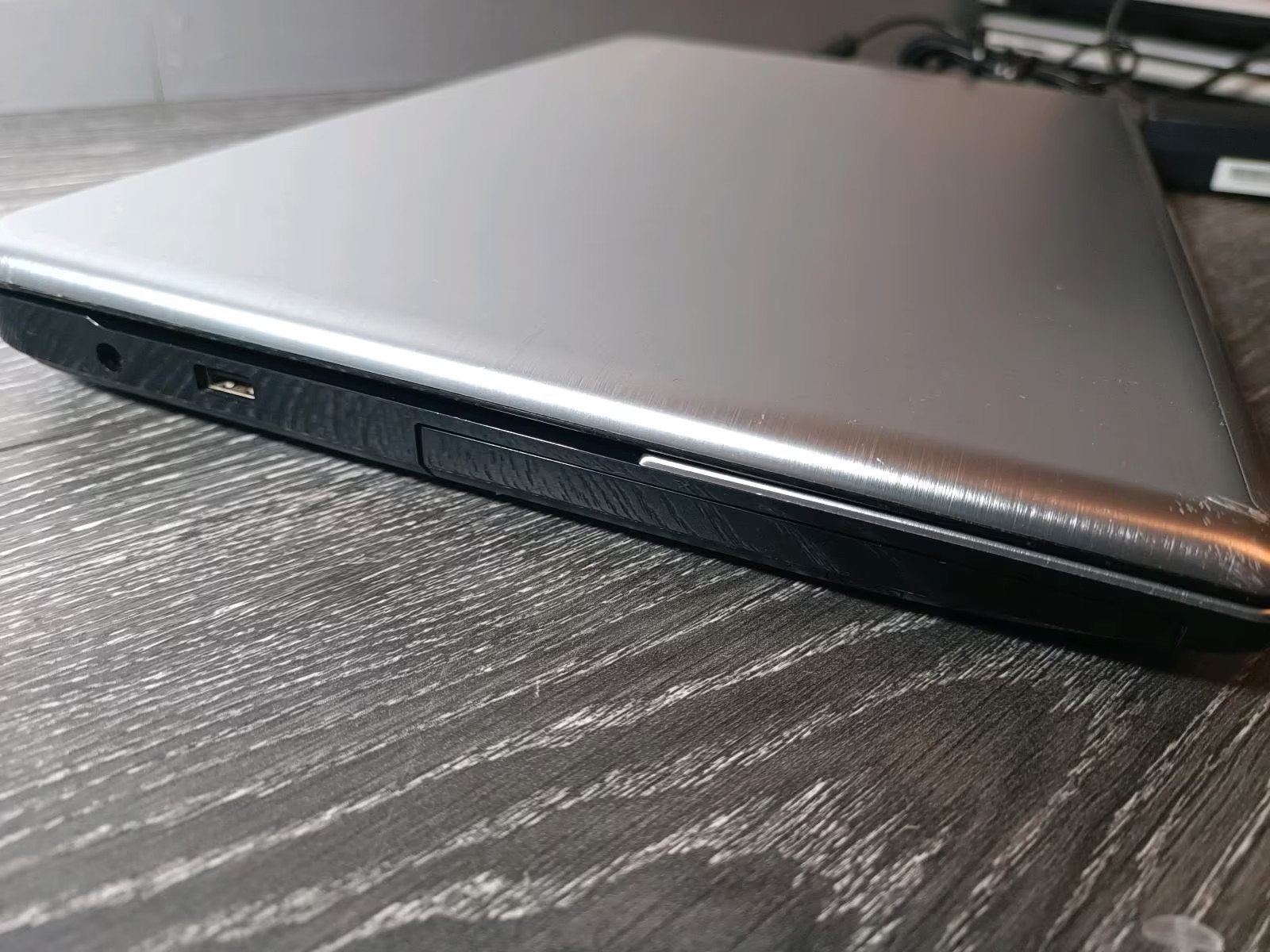 Toshiba Satellite S70 Notebook Laptop PC 2.5 GHz i3 Windows