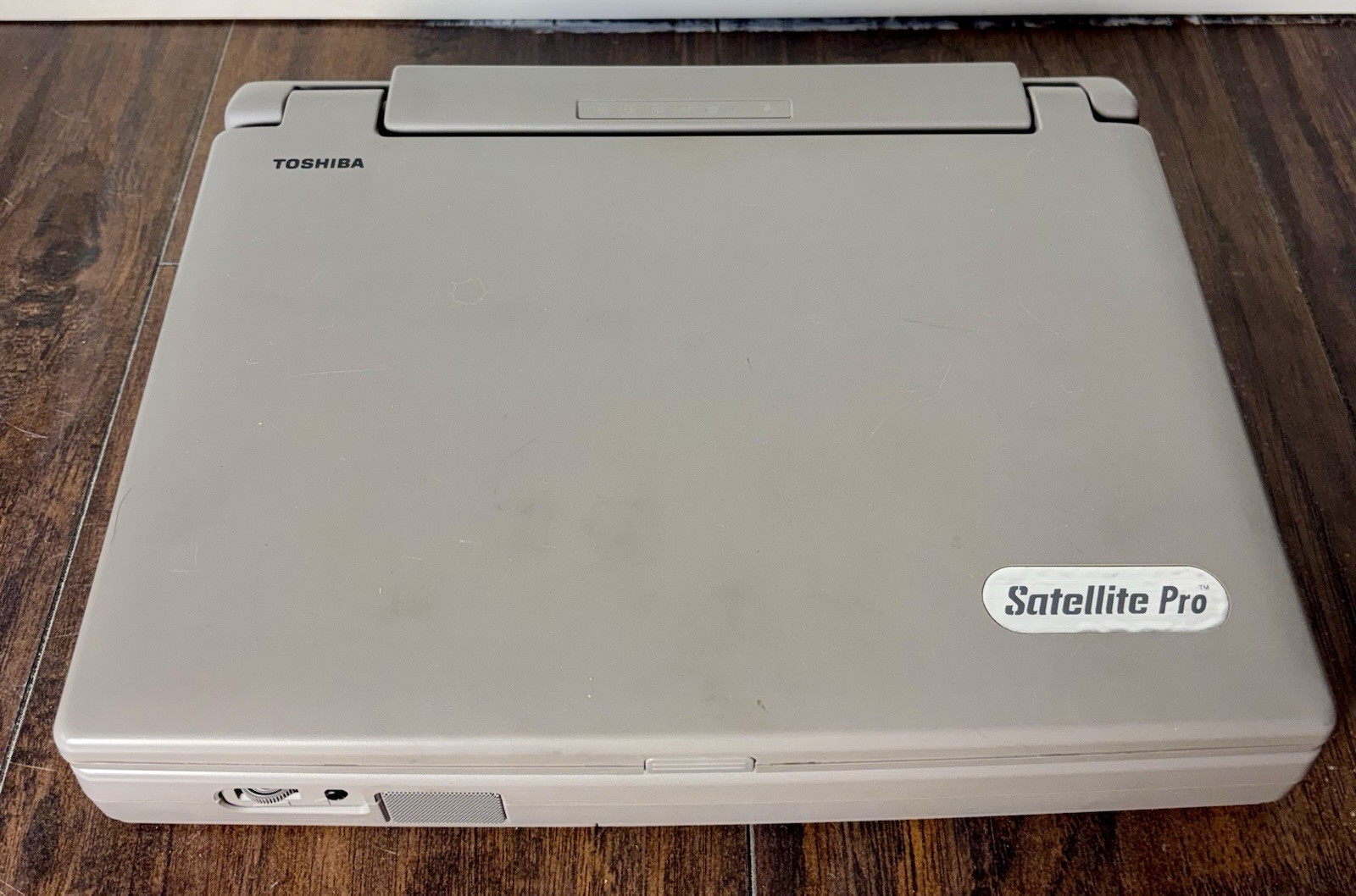 Vintage Toshiba Satellite Pro 430CDT Pentium 120MHz/1.26GB Processor TESTED/READ