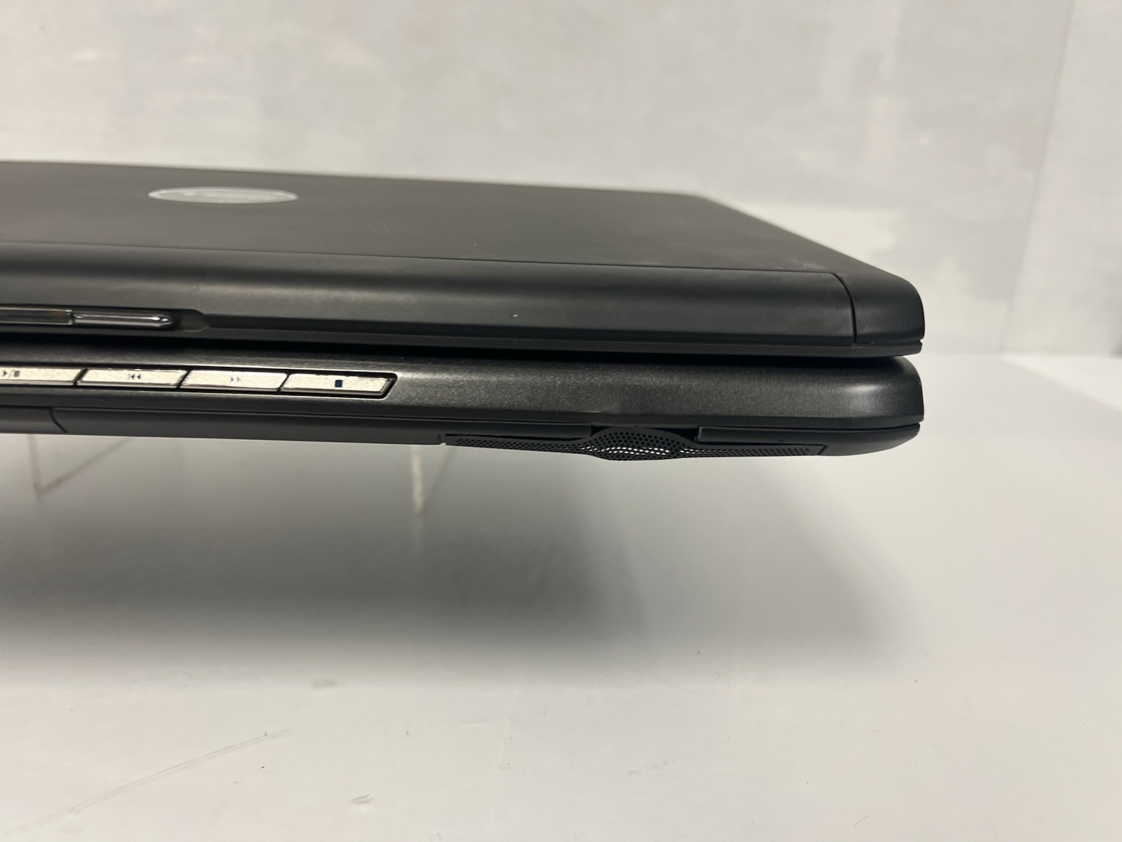 Dell Vostro 1500 15.4″ Glossy Laptop C2D 1.4GHz 2GB NO HDD NO OS