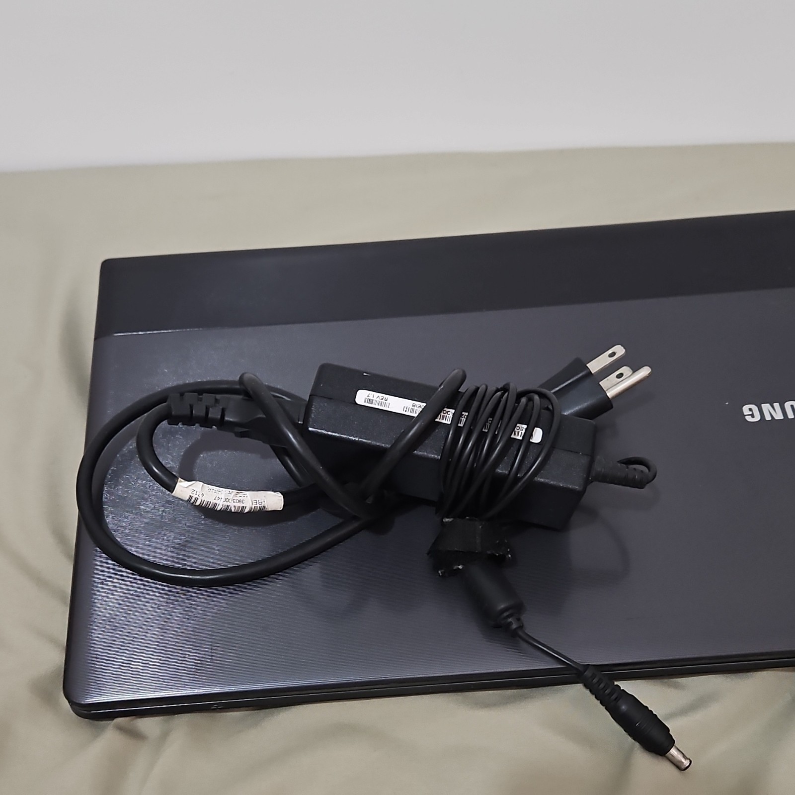 Samsung NP300E5C 300E 15.6″ Intel Pentium 8GB RAM 500GB HDD Win10