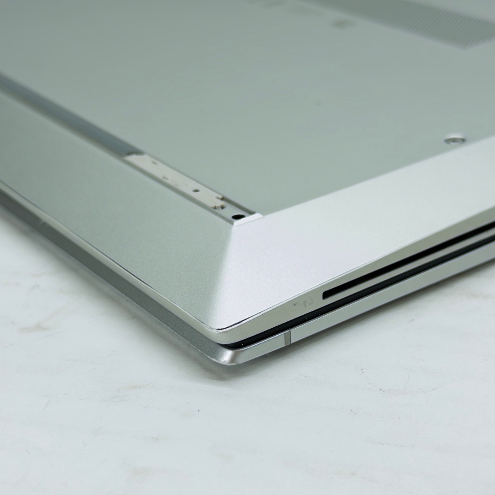 HP EliteBook 840 G7 i7-10510U 4c 8t NO RAM OR STORAGE CRACKED DISPLAY