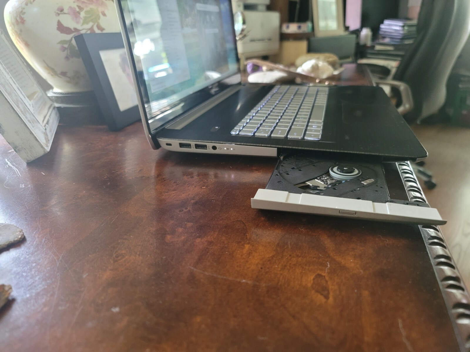 HP Envy 17 MN Touch+ i7@3.5GHz+1TB M2 G-3 SSD+ 1TB HDD+16GB Ram+NVIDIA GPU+ F/S