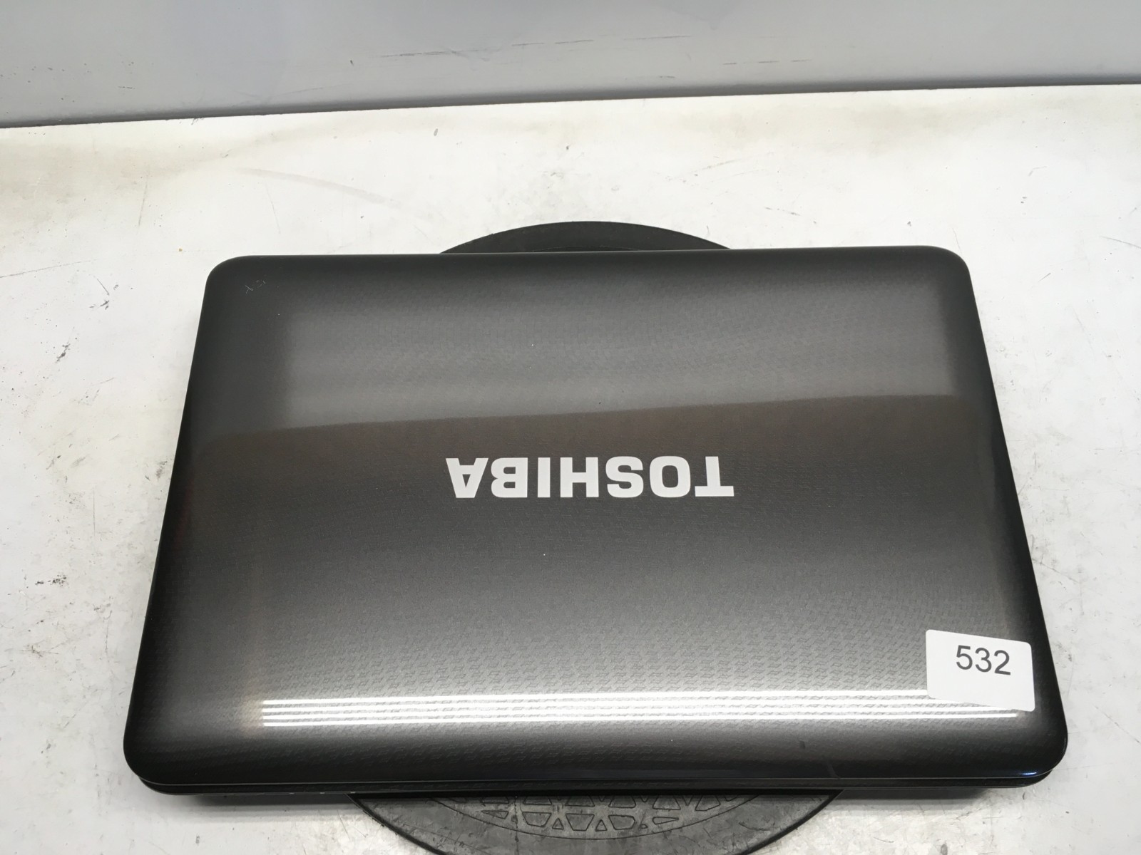 Toshiba Satellite L645D-S4037 AMD Phenom II P820 1.8GHz 4 GB NO HDD/Battery