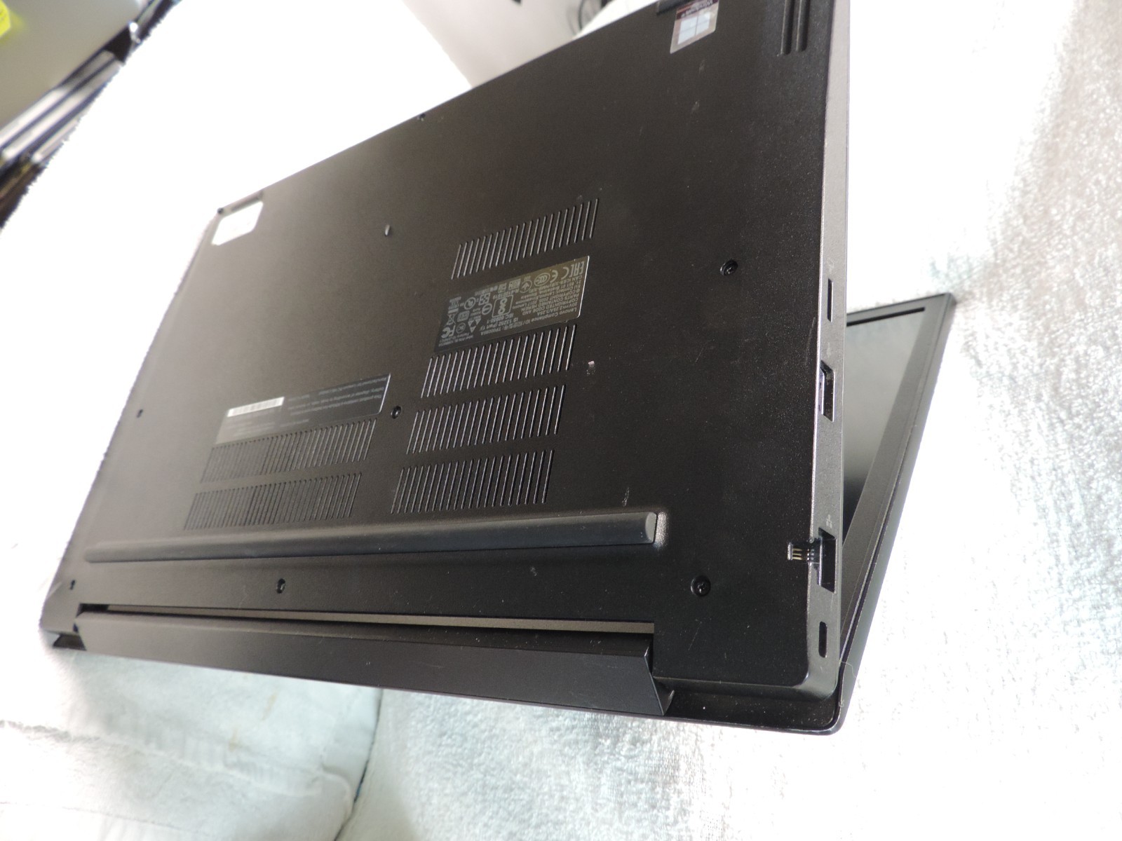 LENOVO THINKPAD E580 | INTEL i3-8130U memory 8GB No HD 15.6 in.