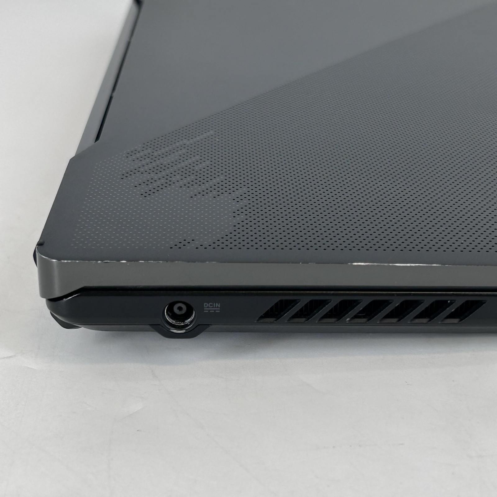 Asus ROG Zephyrus M16 GU604 16 240Hz QHD+ 2.6GHz i9-13900H 16GB 1TB SSD RTX 4070