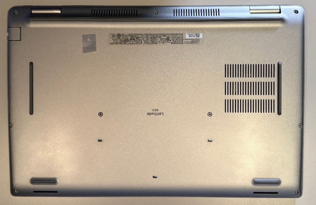 Dell Latitude 5531 15.6″FHD 12Core i5-12600H 16GB RAM 512GB SSD Win 11 Pro