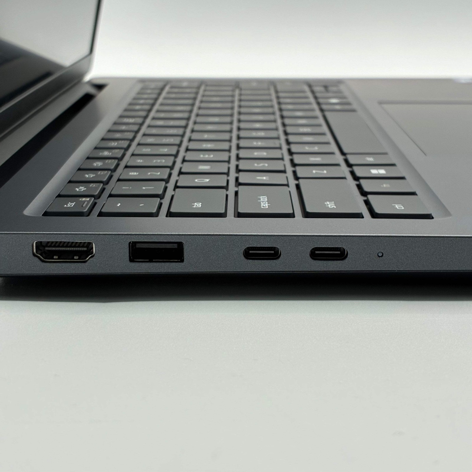 Dell Pro Max 14 Ultra 5 32GB 512GB MC14250 Black