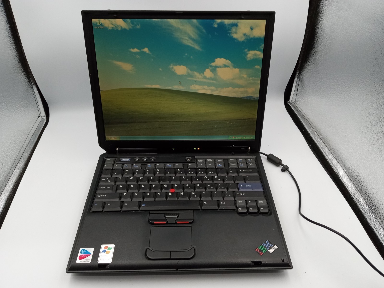 IBM ThinkPad R40 2897-93U 14.1″ Pentium M 1.4GHz 1.25GB RAM 60GB HDD WinXP -RR