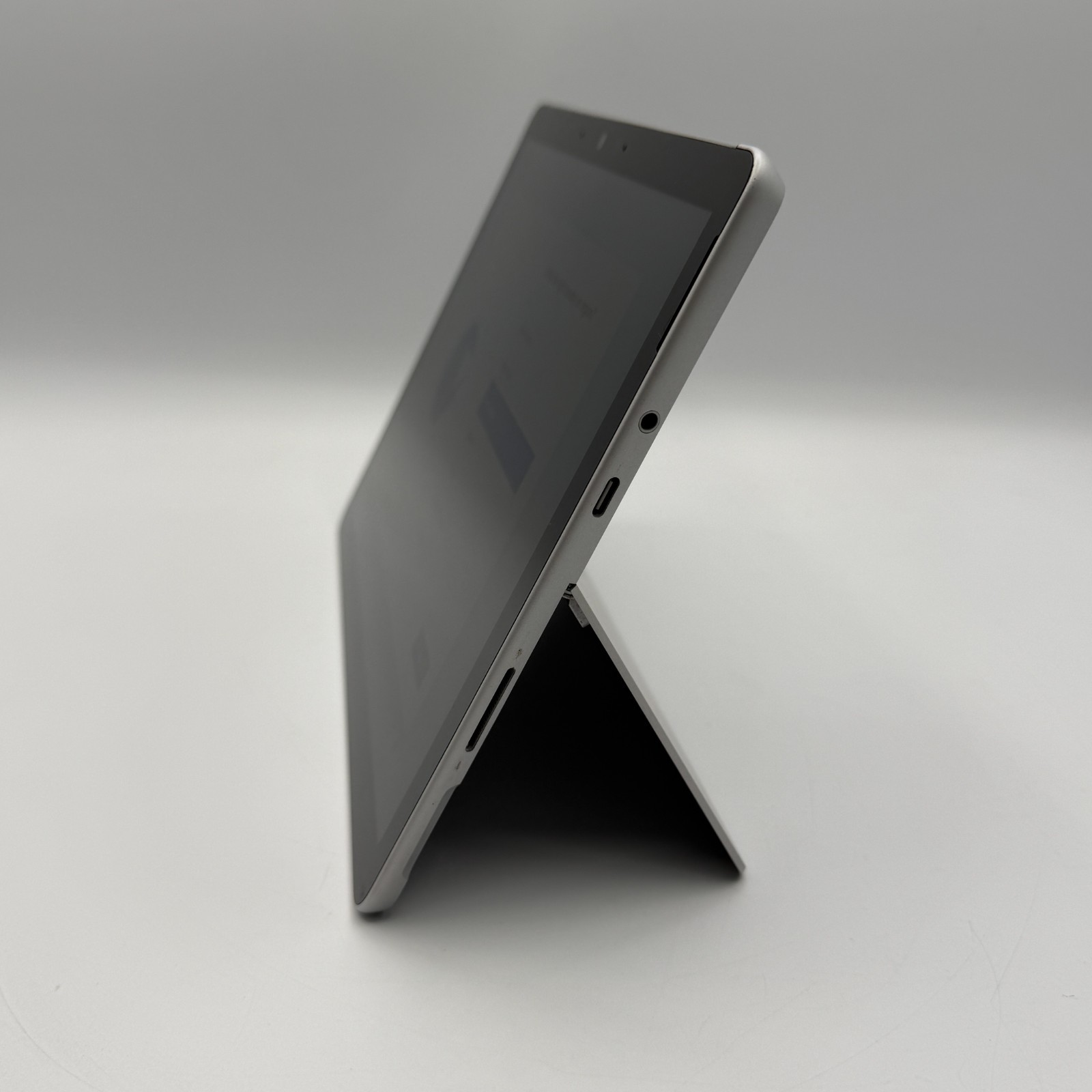 Microsoft Surface Go 2 1927 10.5″ m3-8100Y 1.1GHz 8GB RAM 128GB SSD Win11P Good