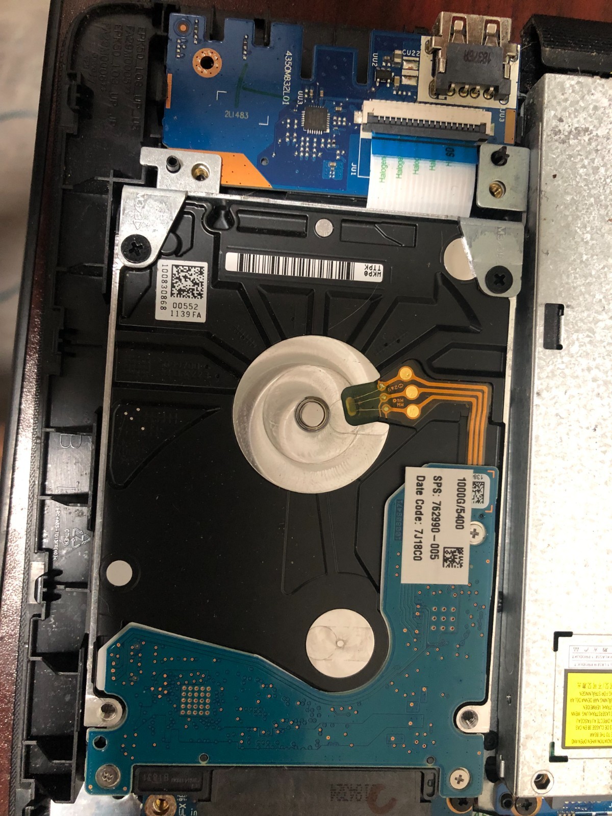 HP Laptop 15-db0004dx AMD Ryzen 3 2200U 2.50GHz No Ram 1TB HDD -Parts or Repair