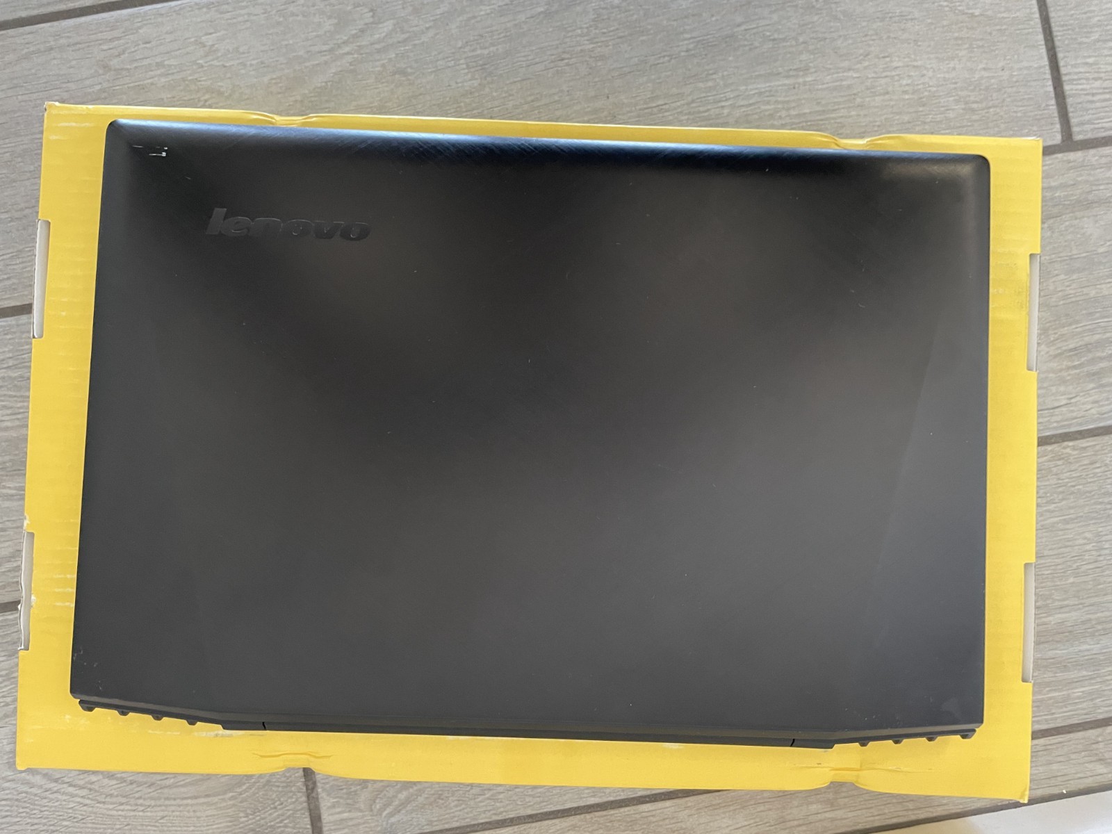 Lenovo Y520-15IKBN intel i7-7700HQ @2.80GHz 16GB RAM WITH CHARGER!!