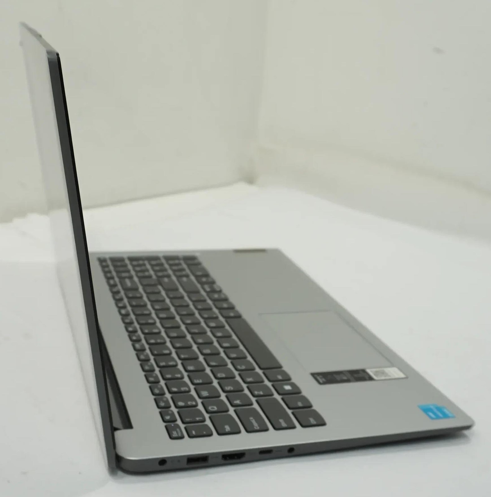 Lenovo 82LX IdeaPad 1 15.6″ Intel Pentium Silver N6000 1.10GHz 4GB 128GB