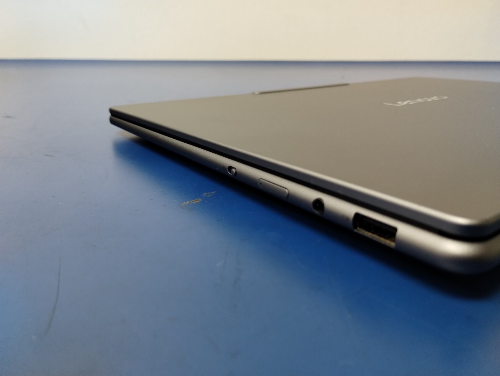 Lenovo Slim 7 14ILL10, Intel Core Ultra 7 258V, 2.20 GHz, 32 GB RAM, 1 TB NVMe