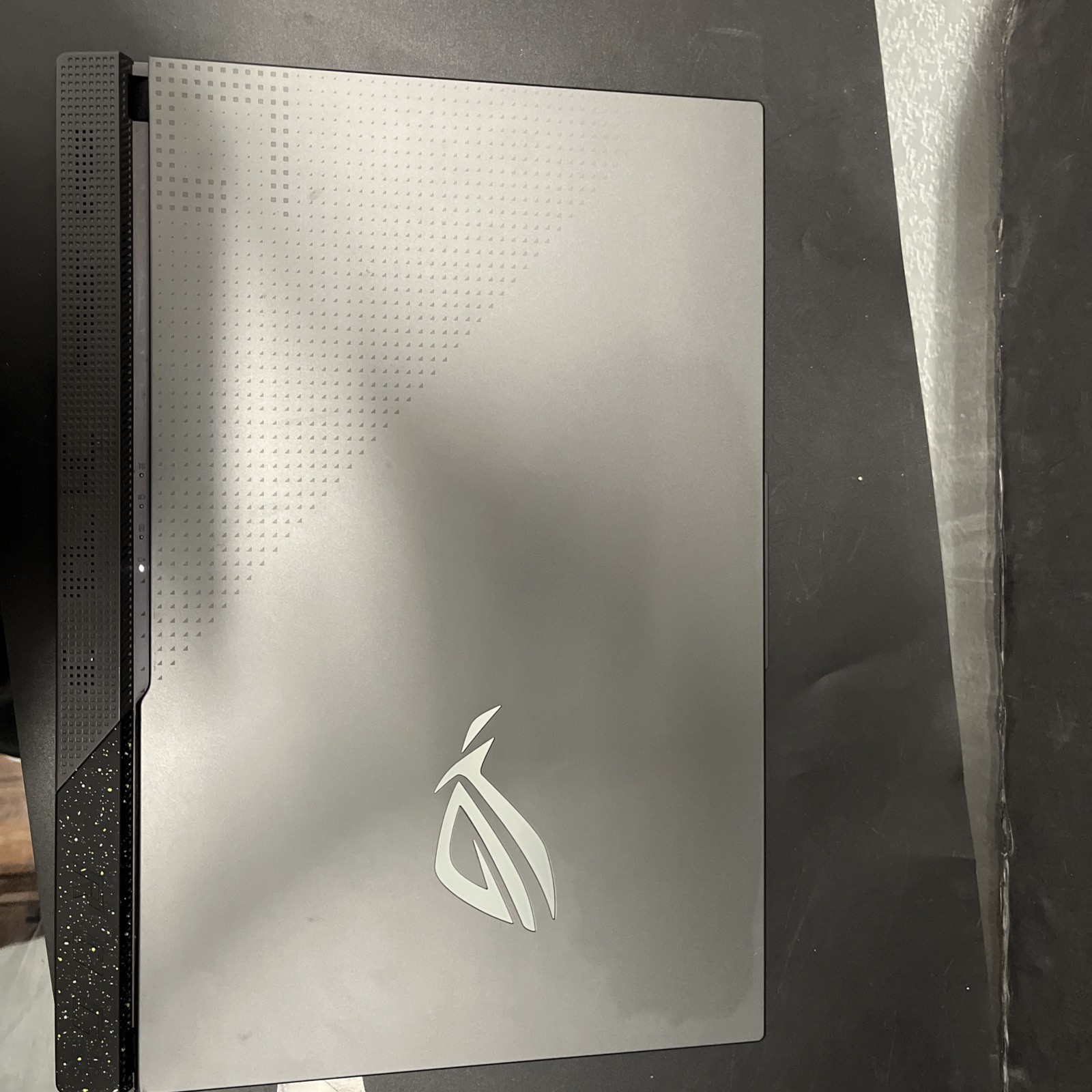 Asus ROG Strix 17.5” 16GB RAM/928GB SSD W/ Aicheson 5 Fan Panel