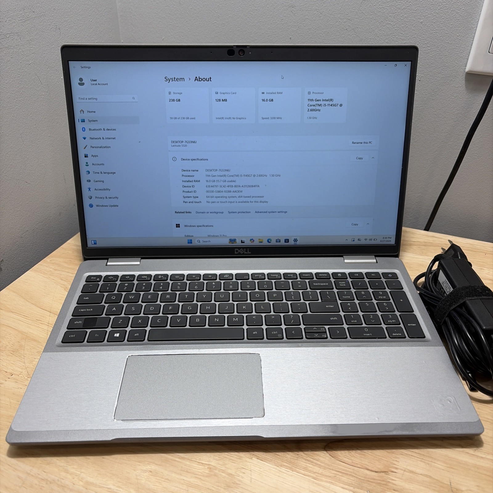 Dell Latitude 5520 Core i5-1145G7 2.60GHz, 16GB, 256GB SSD WebCam, WiFi W11 Cord